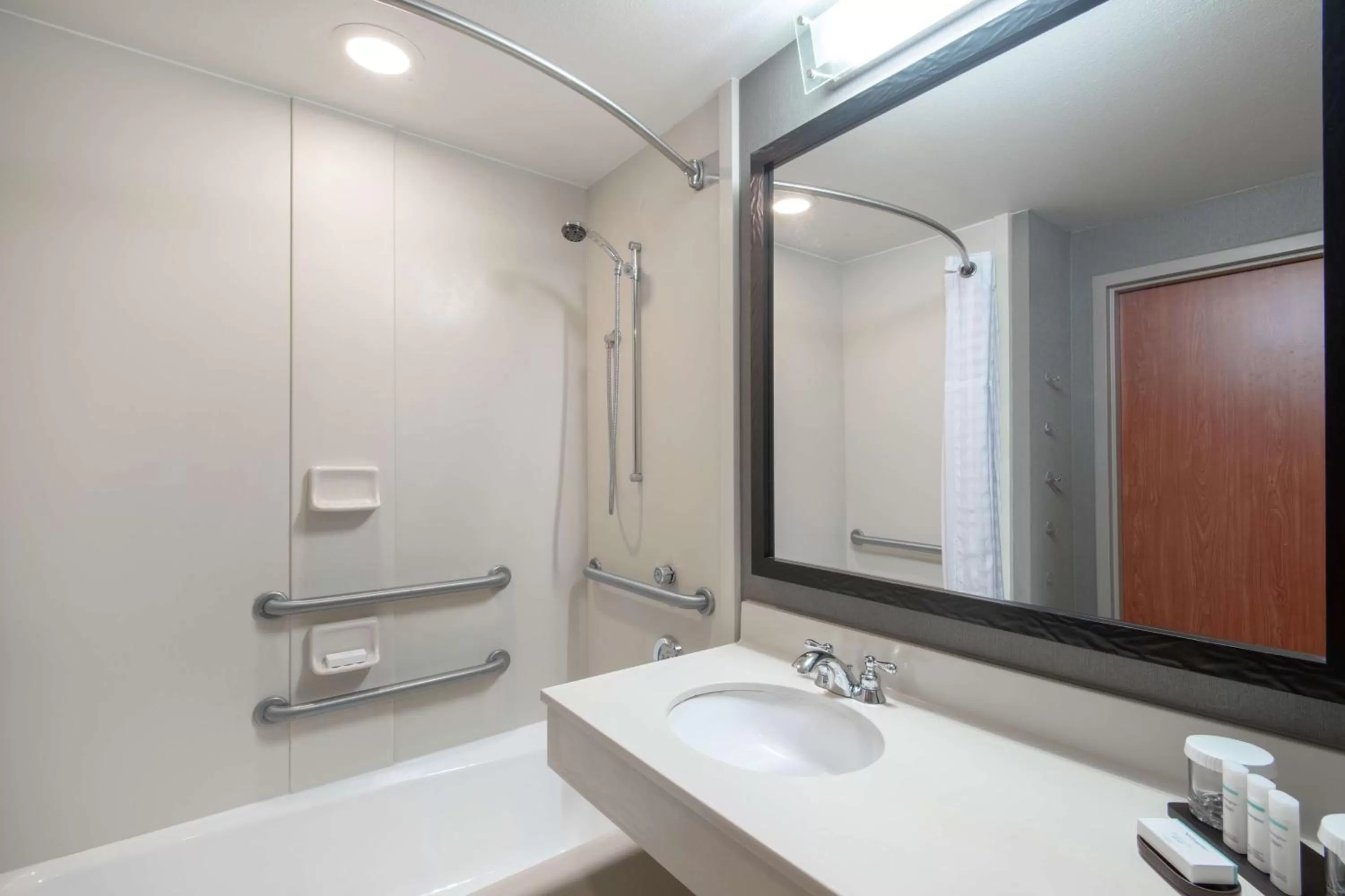 Bathroom in Embassy Suites Northwest Arkansas - Hotel, Spa & Convention Center