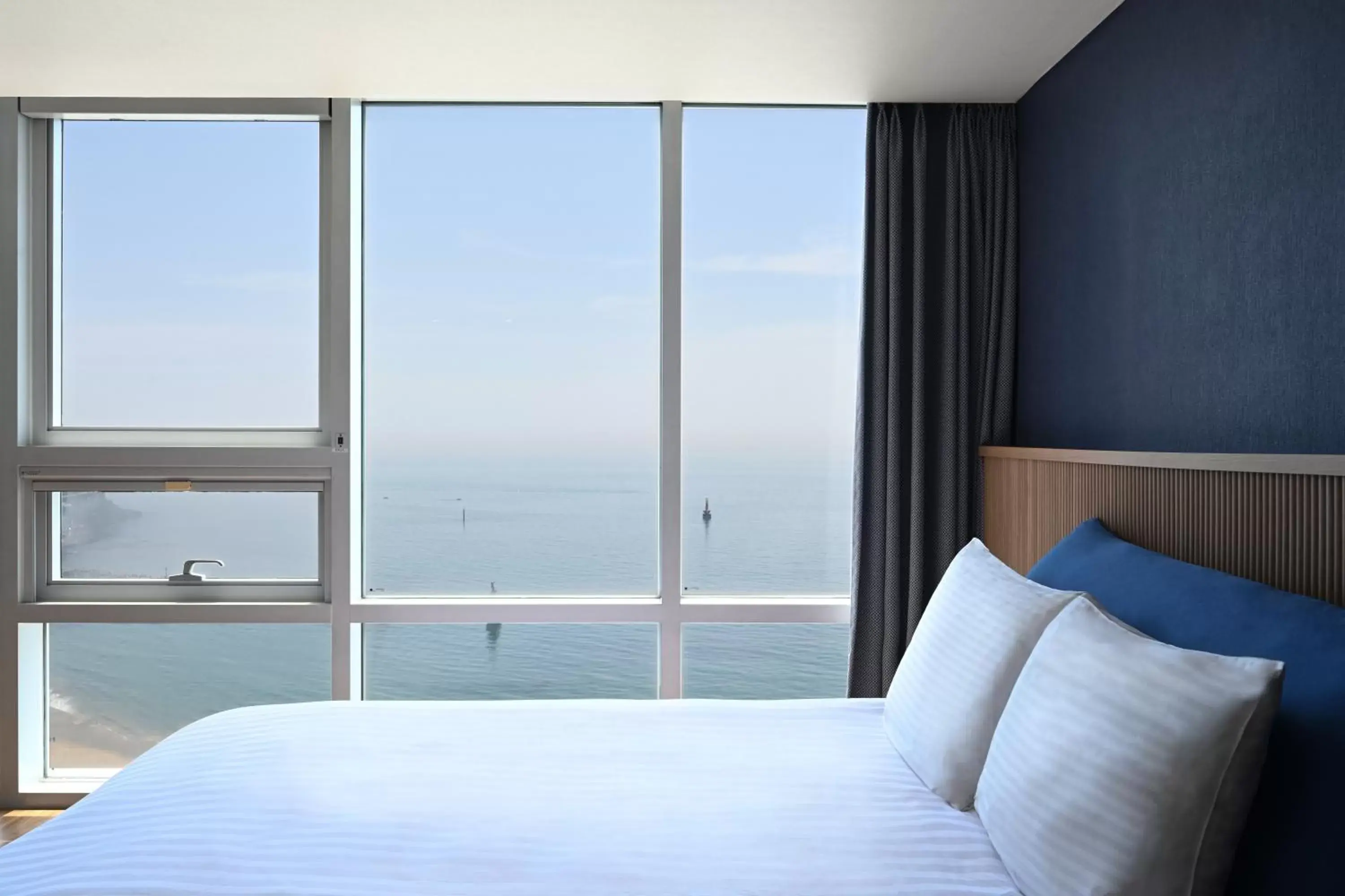 Sea view, Bed in Kolon Seacloud Hotel