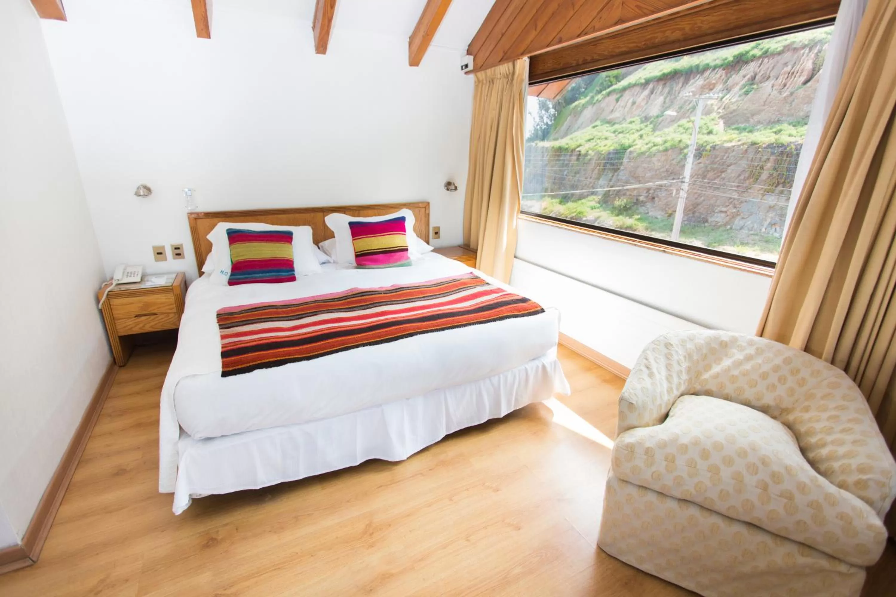 Photo of the whole room, Bed in Hotel Oceanic