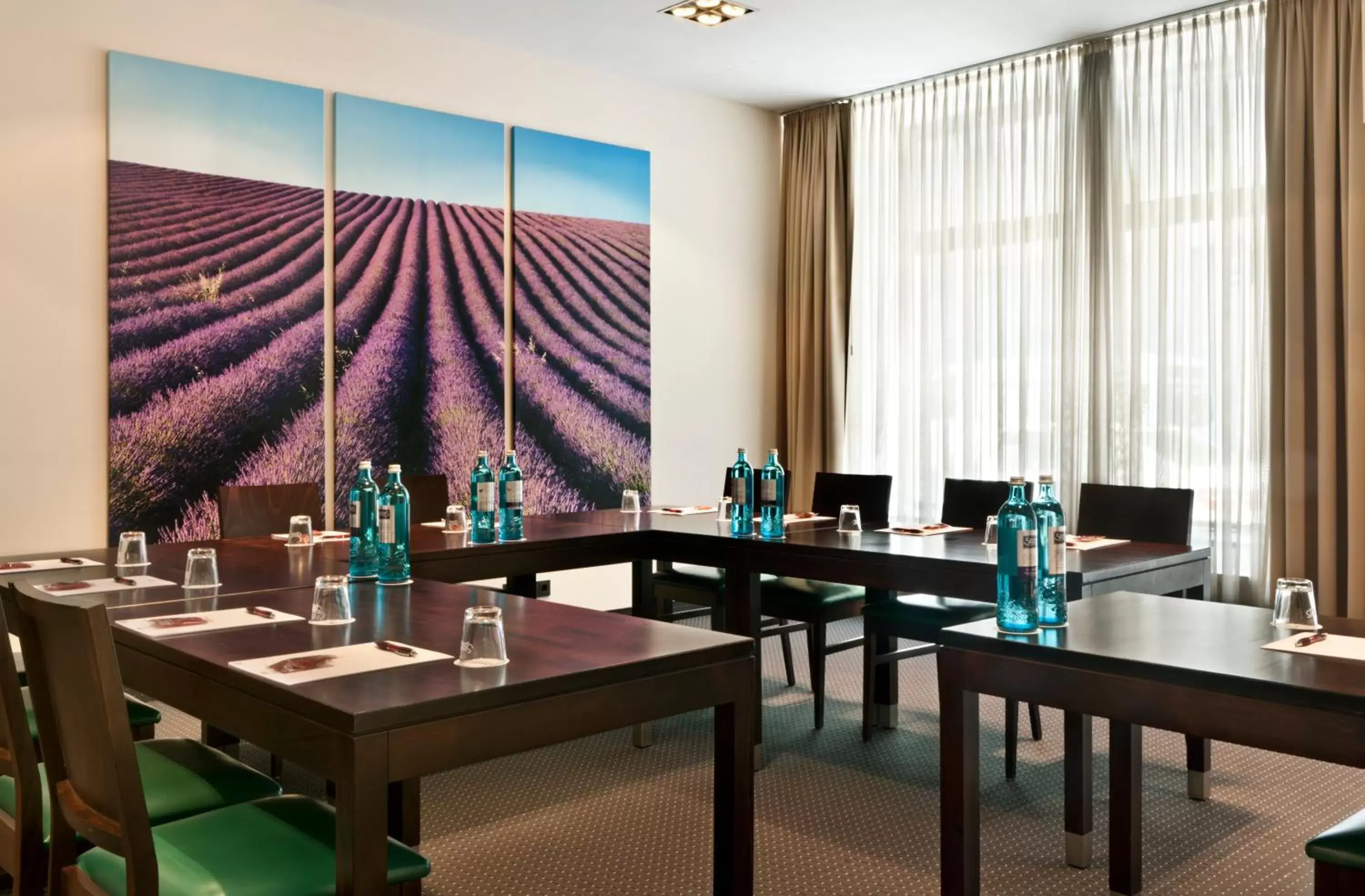 Restaurant/places to eat in Flemings Hotel München-City