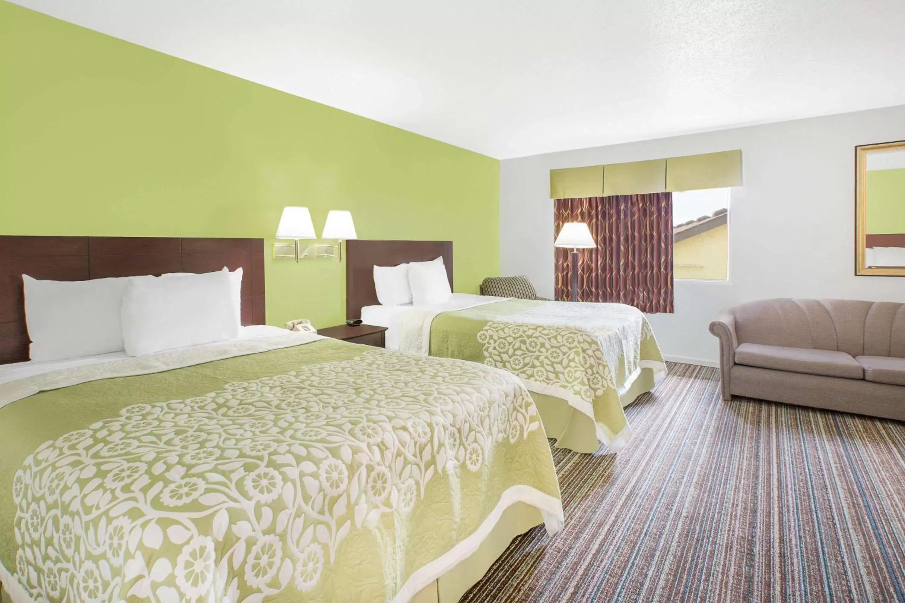 Photo of the whole room, Bed in Days Inn by Wyndham York