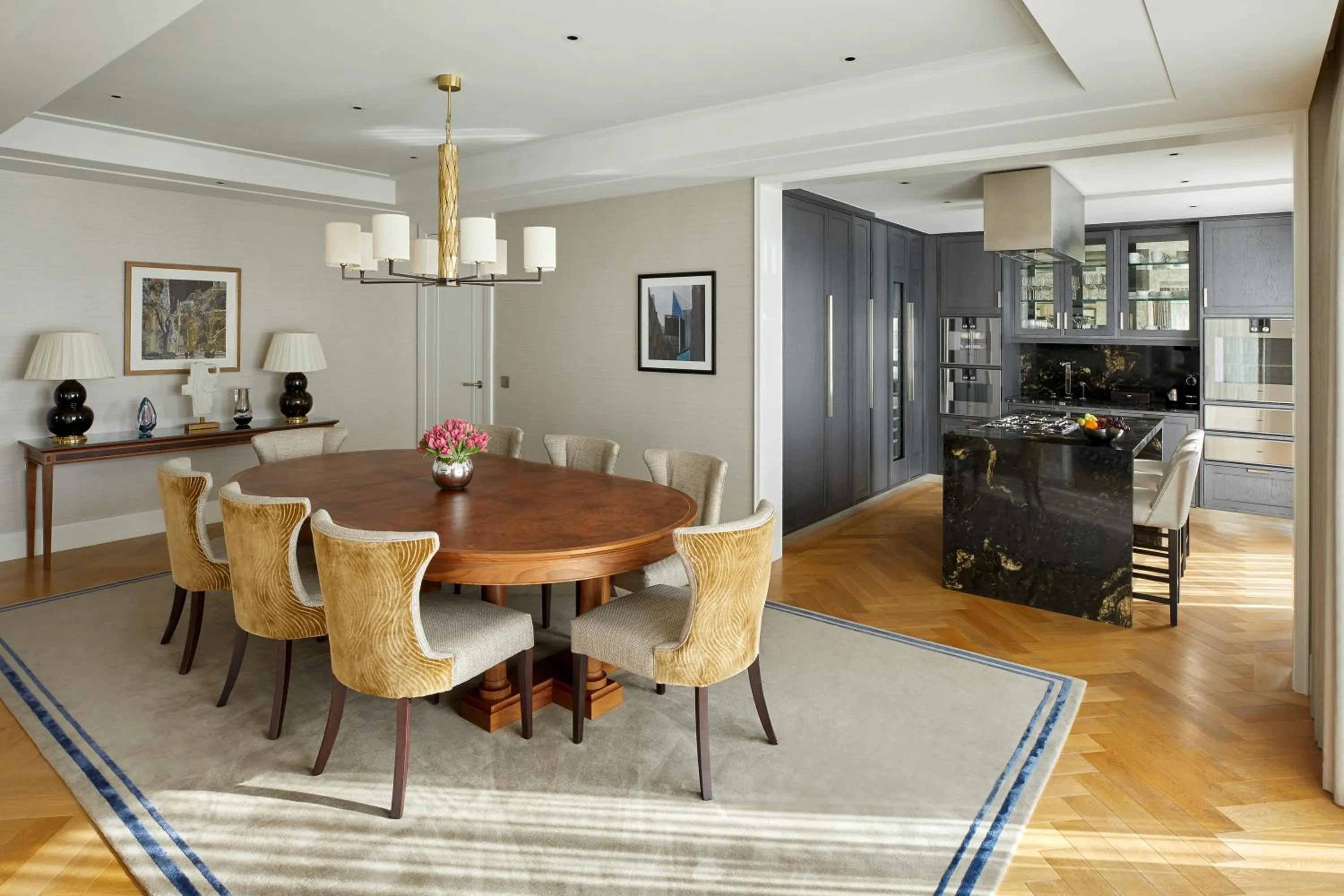 Living room in Four Seasons Hotel London at Tower Bridge