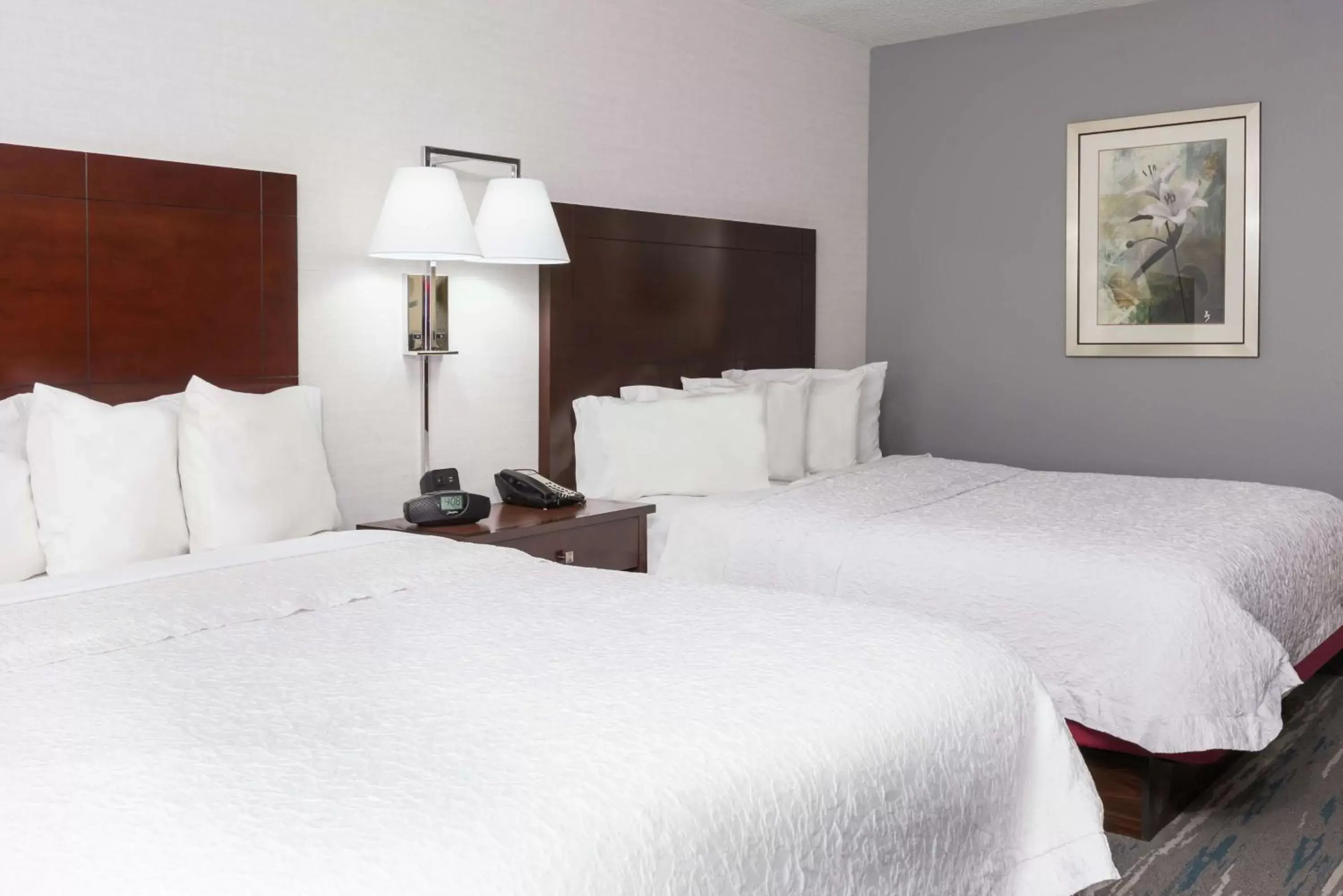 Bed in Hampton Inn & Suites Orlando Airport at Gateway Village