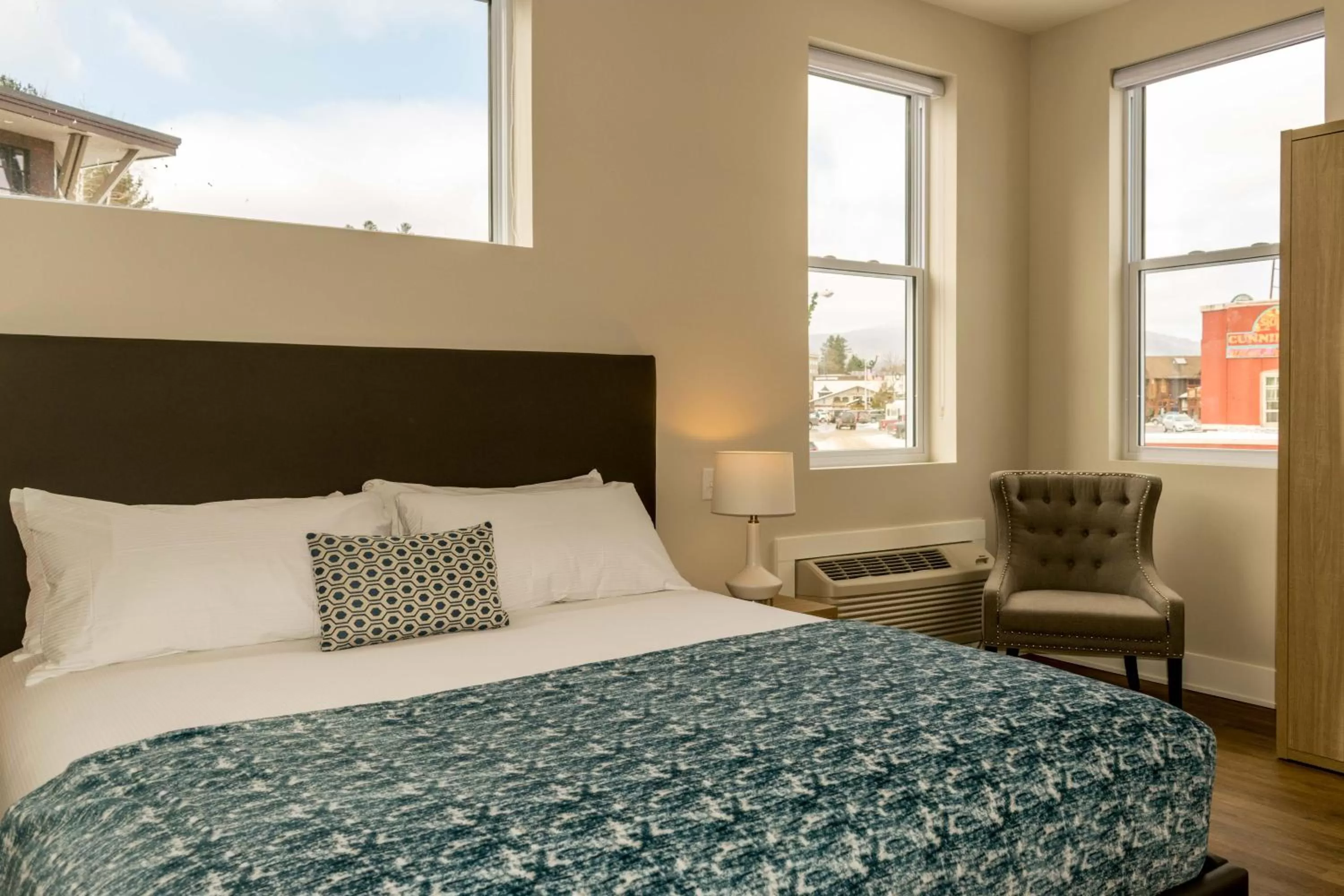 Bed in Lake Placid Inn: Main Street