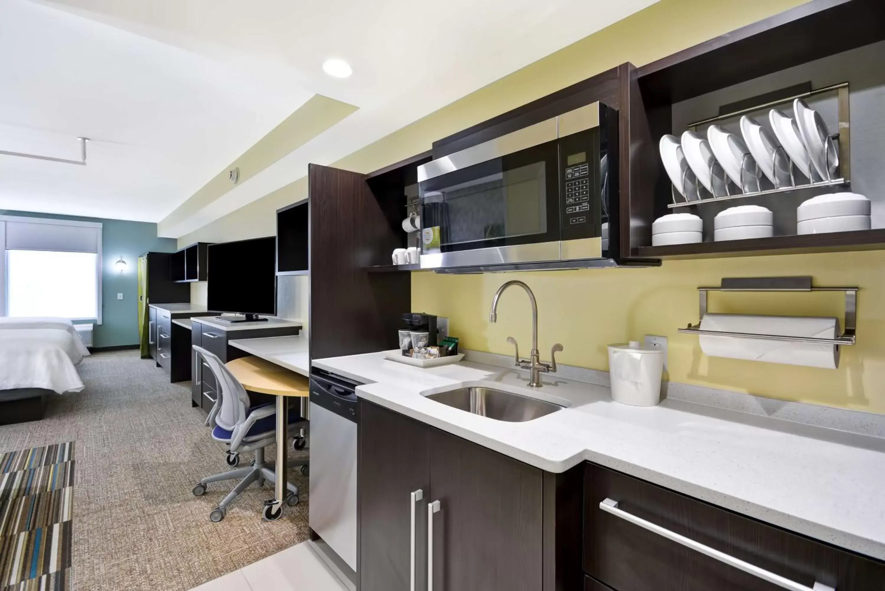Bedroom, Kitchen/Kitchenette in Home2 Suites By Hilton Maumee Toledo