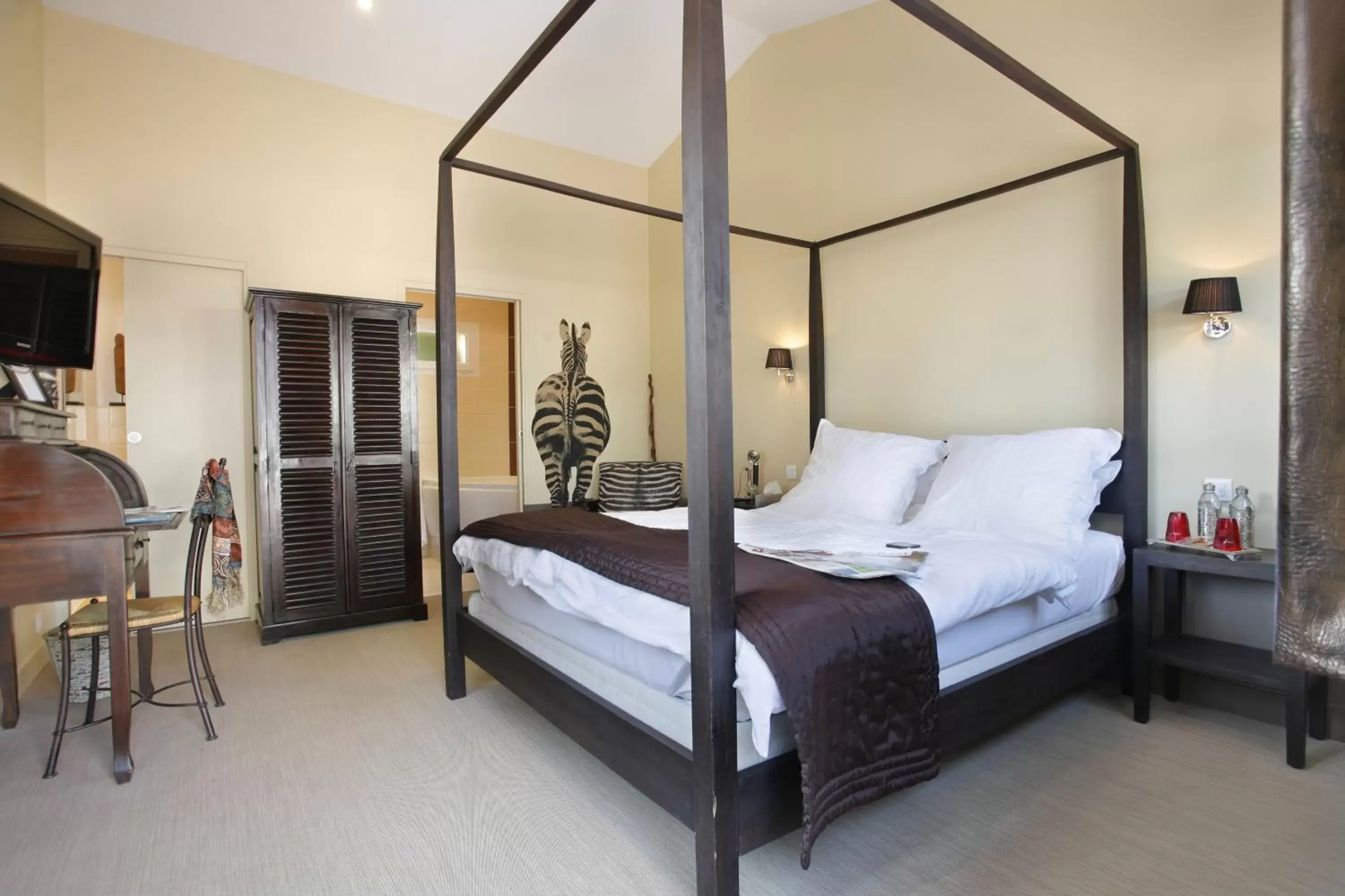 Bedroom, Bed in Le Cise, The Originals Relais (Relais du Silence)