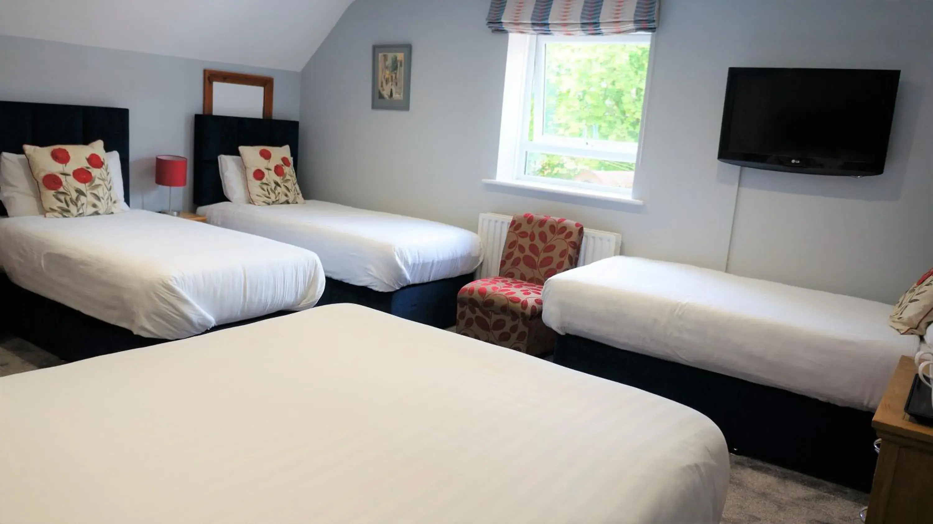 Bedroom, Bed in The Lawn Guest House Gatwick