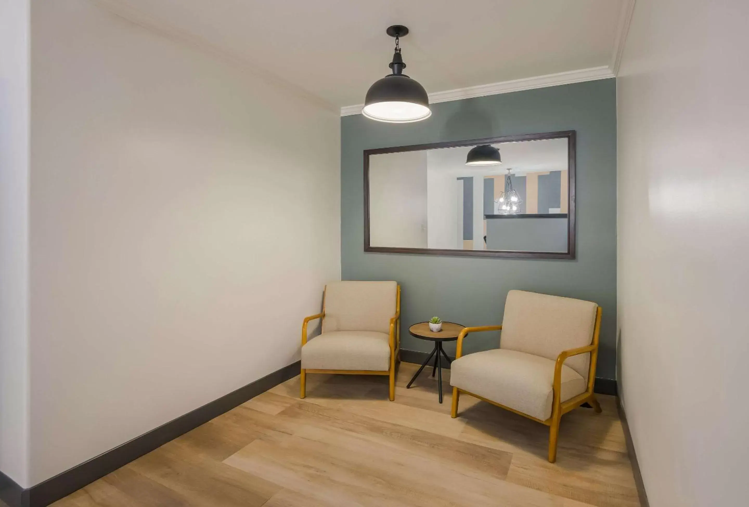 Seating Area in Quality Inn & Suites Castle Rock SW Denver