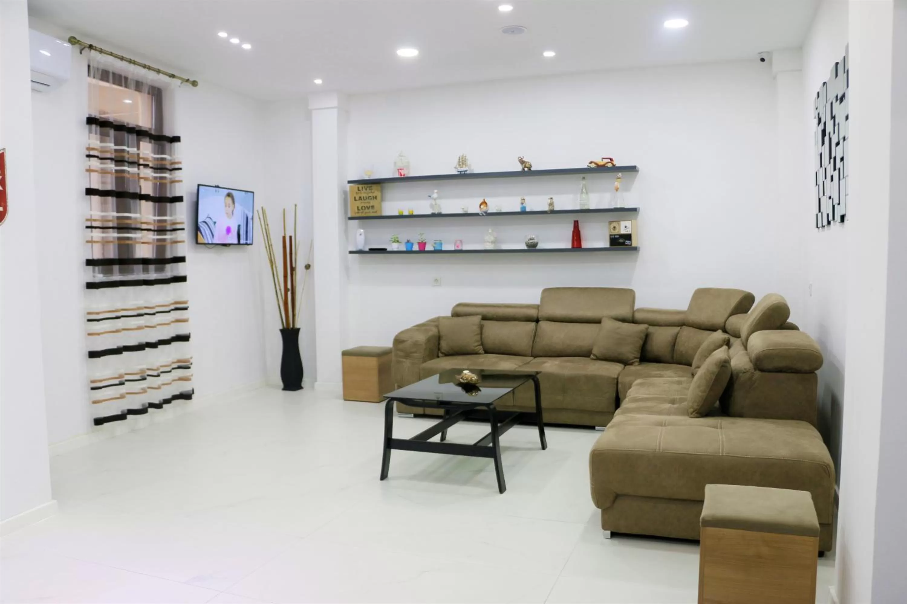 Communal lounge/ TV room in Hotel Old Konak