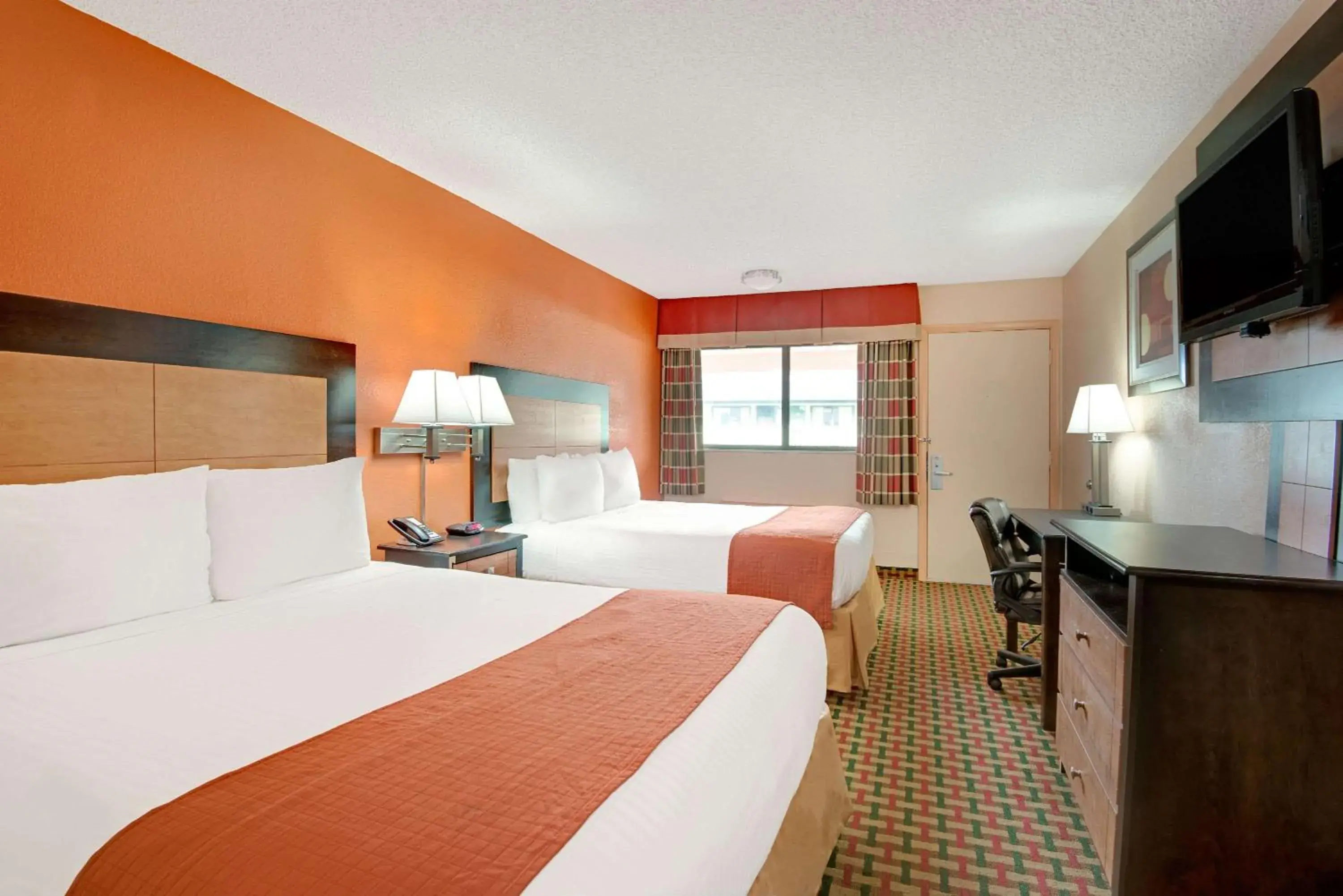 Photo of the whole room in Days Inn by Wyndham Independence