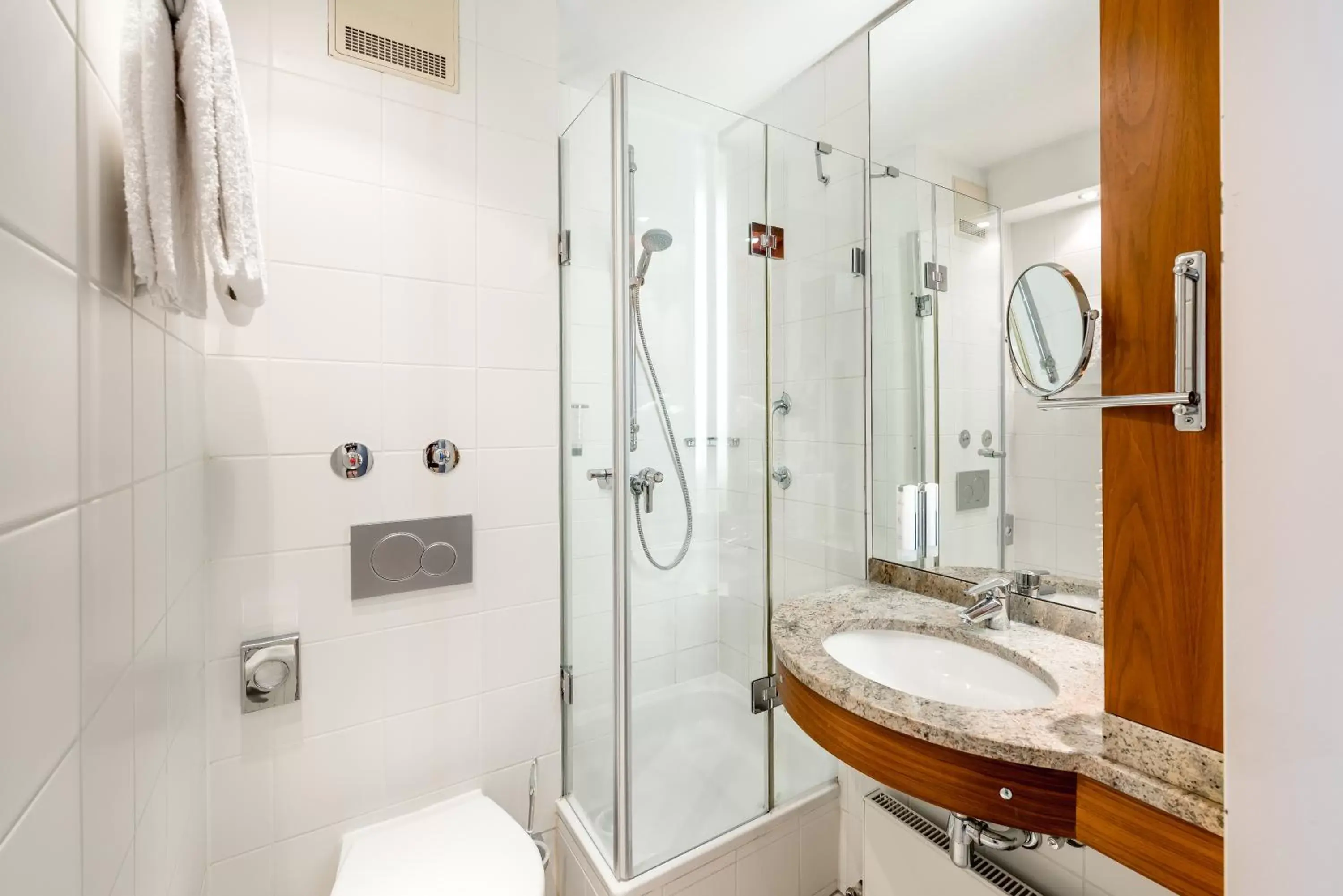 Shower, Bathroom in Mercure Hotel München Airport Freising