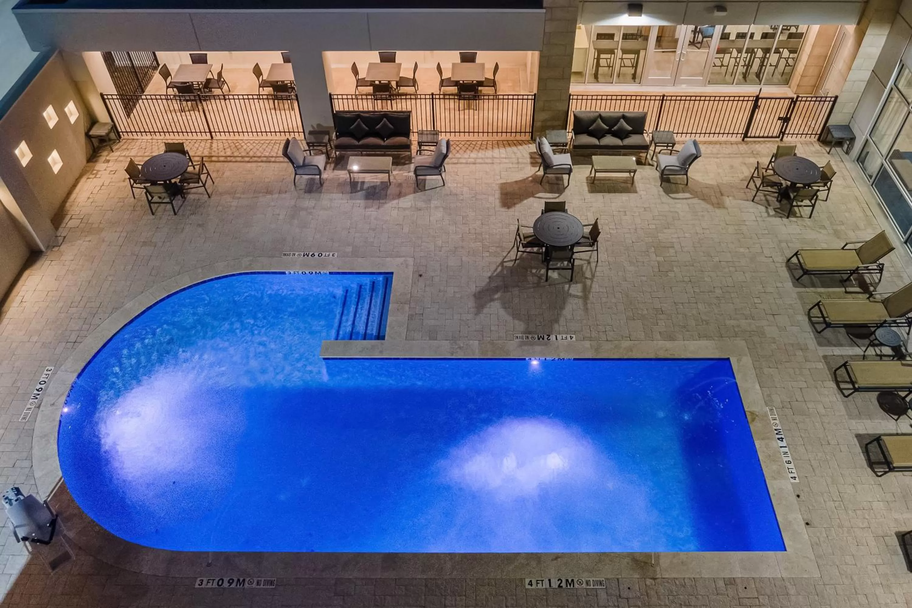 Swimming pool in Holiday Inn Express & Suites Memorial – CityCentre by IHG