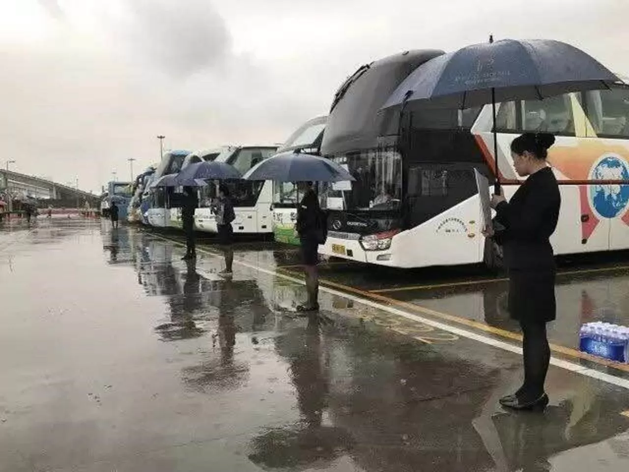 shuttle in Paco Hotel Datang Metro Guangzhou-Free breakfast and proximity to Pazhou Exhibition Center