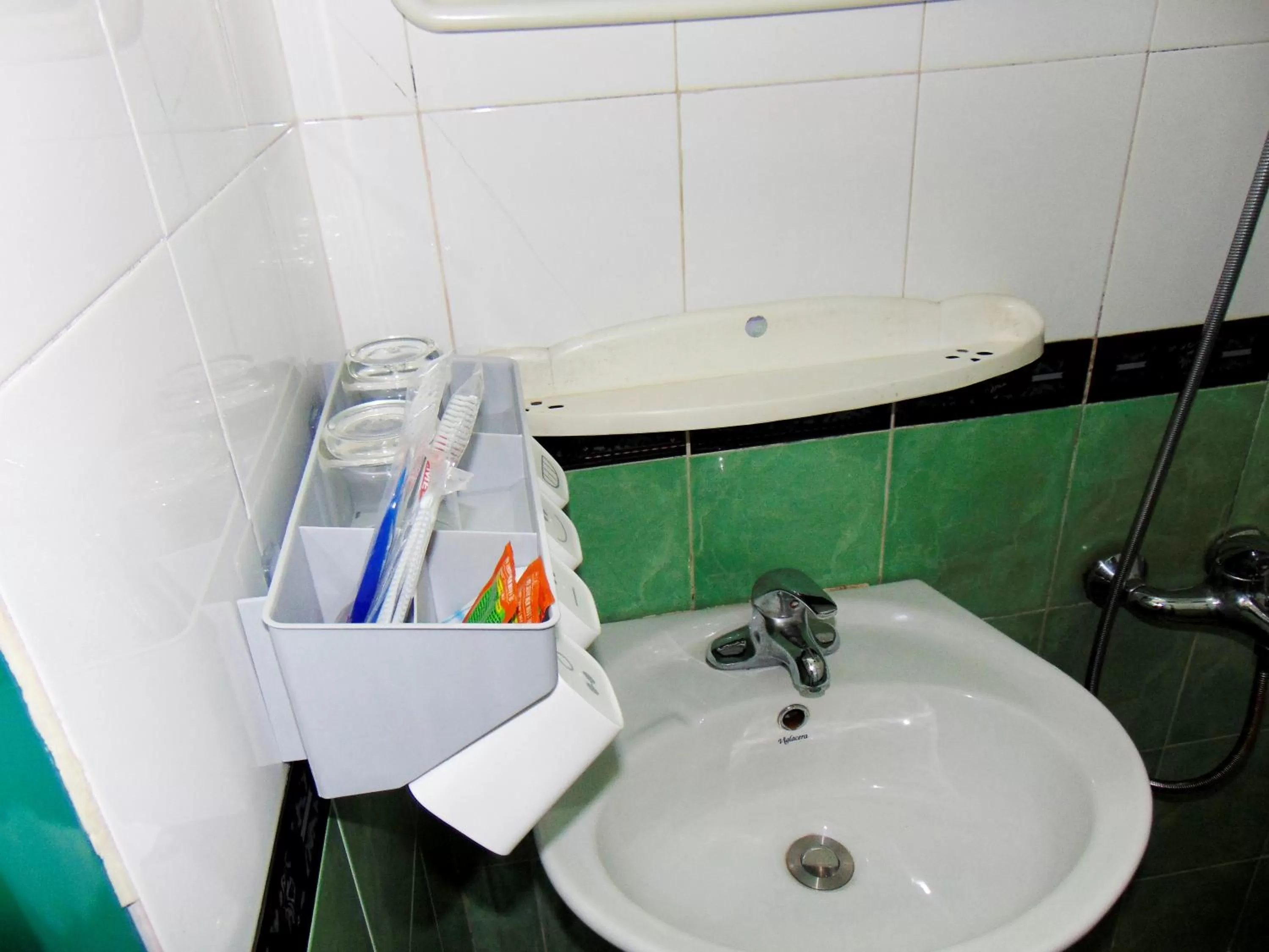 Bathroom in Alex Ha Long Hotel