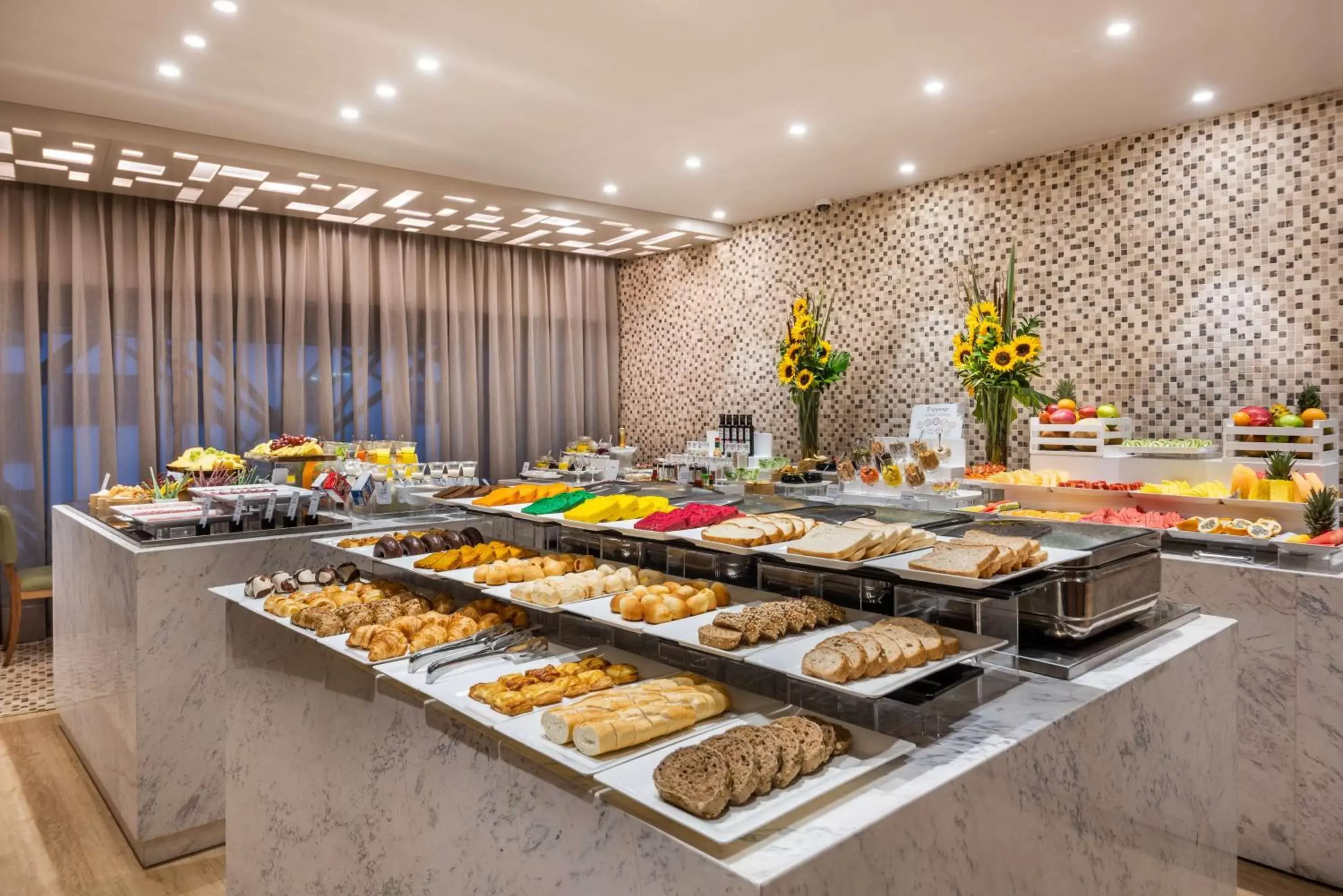 Breakfast, Food in NH Collection Bogota WTC Royal