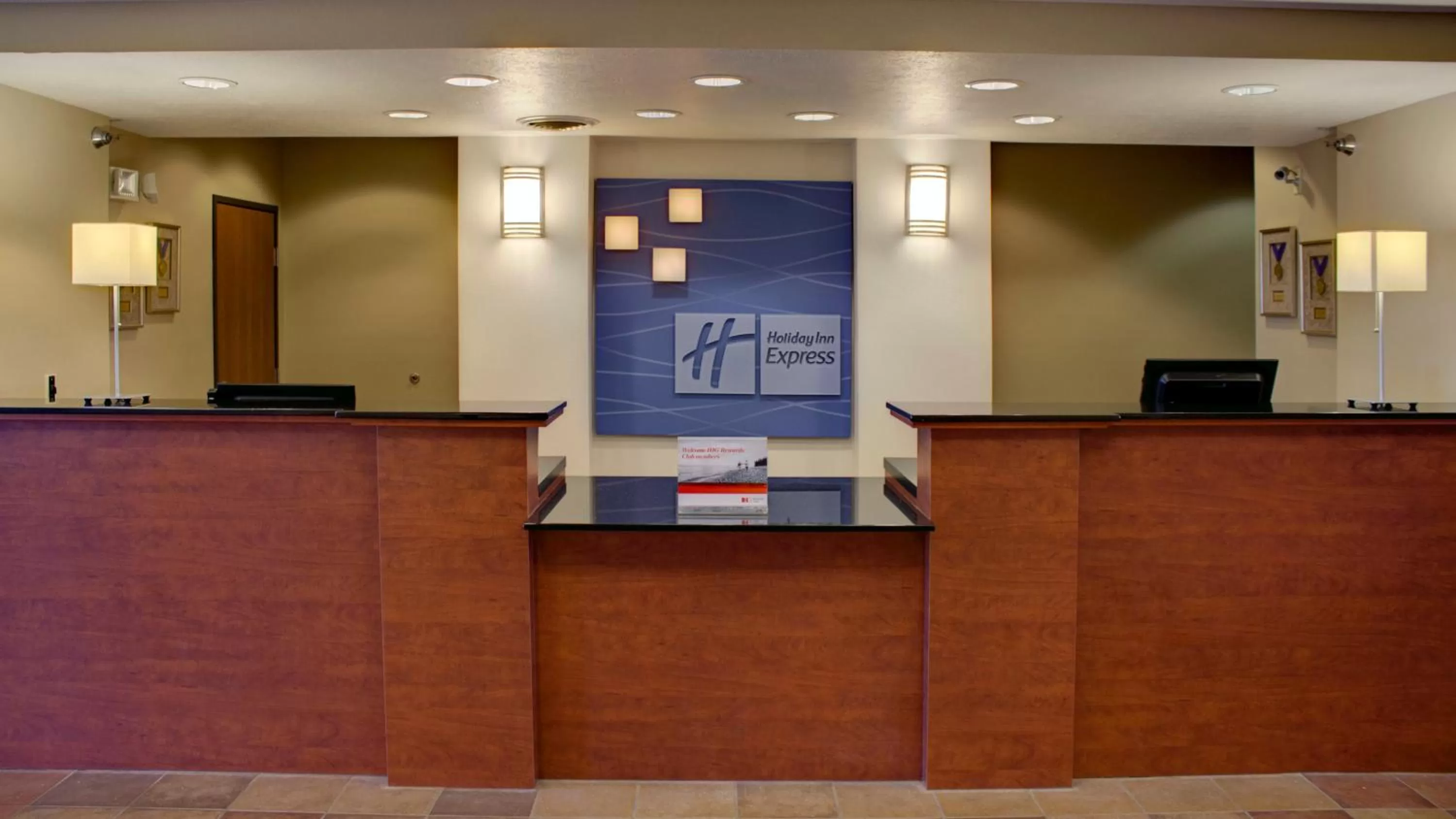 Property building in Holiday Inn Express & Suites Sioux Center by IHG