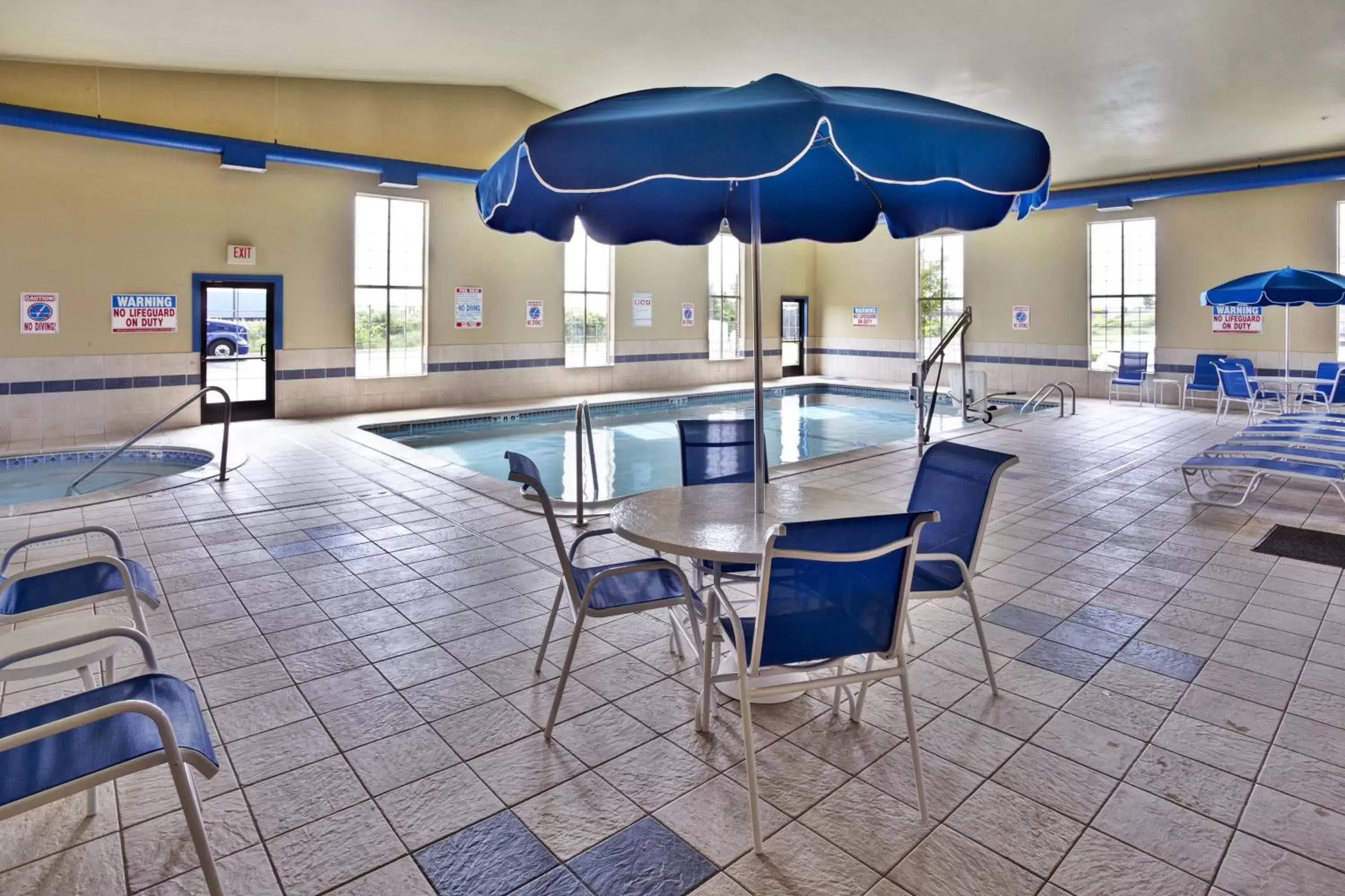 Swimming Pool in Holiday Inn Express Hotel & Suites Woodhaven, an IHG Hotel