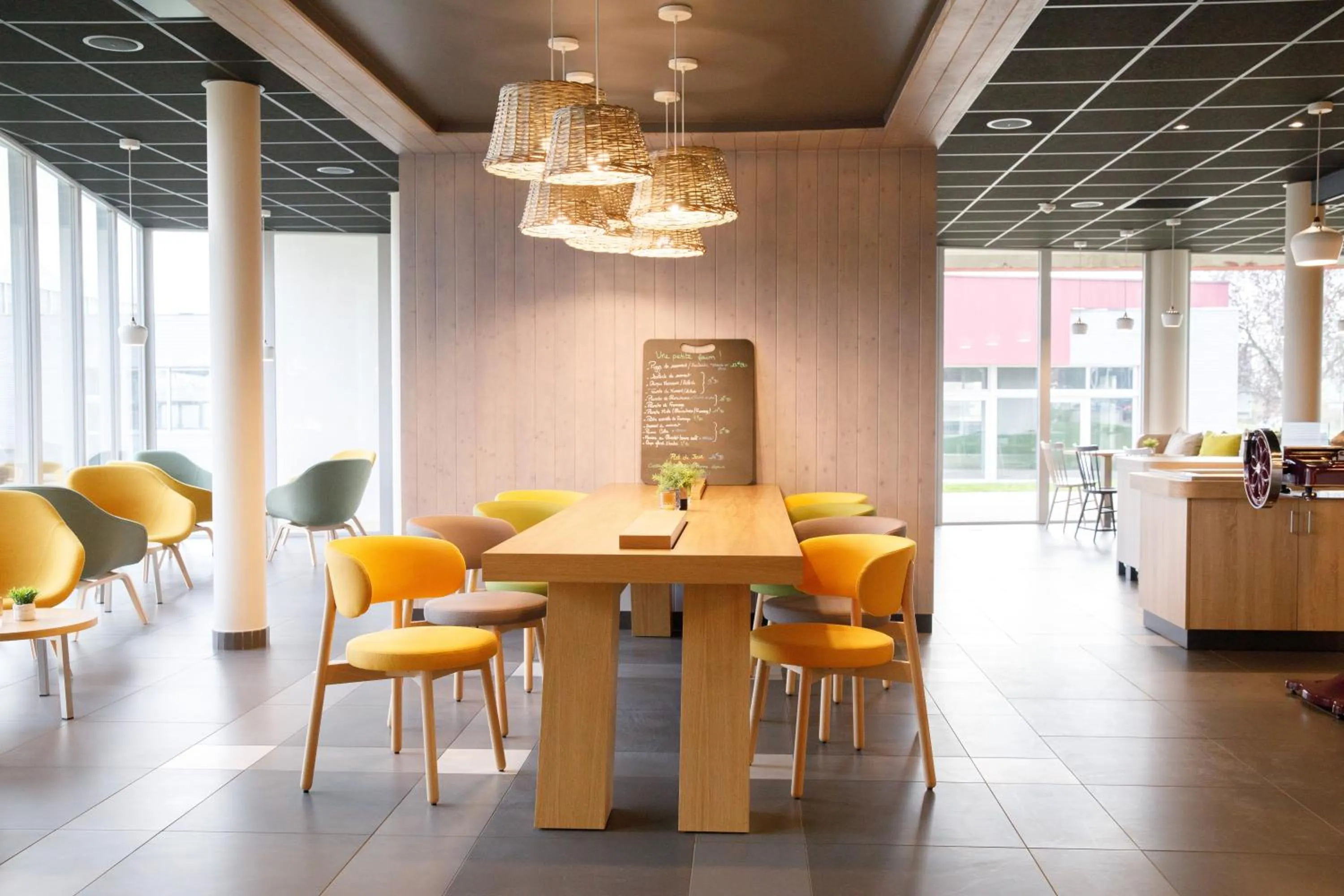 Lounge or bar in Campanile Annemasse Est Findrol CHAL