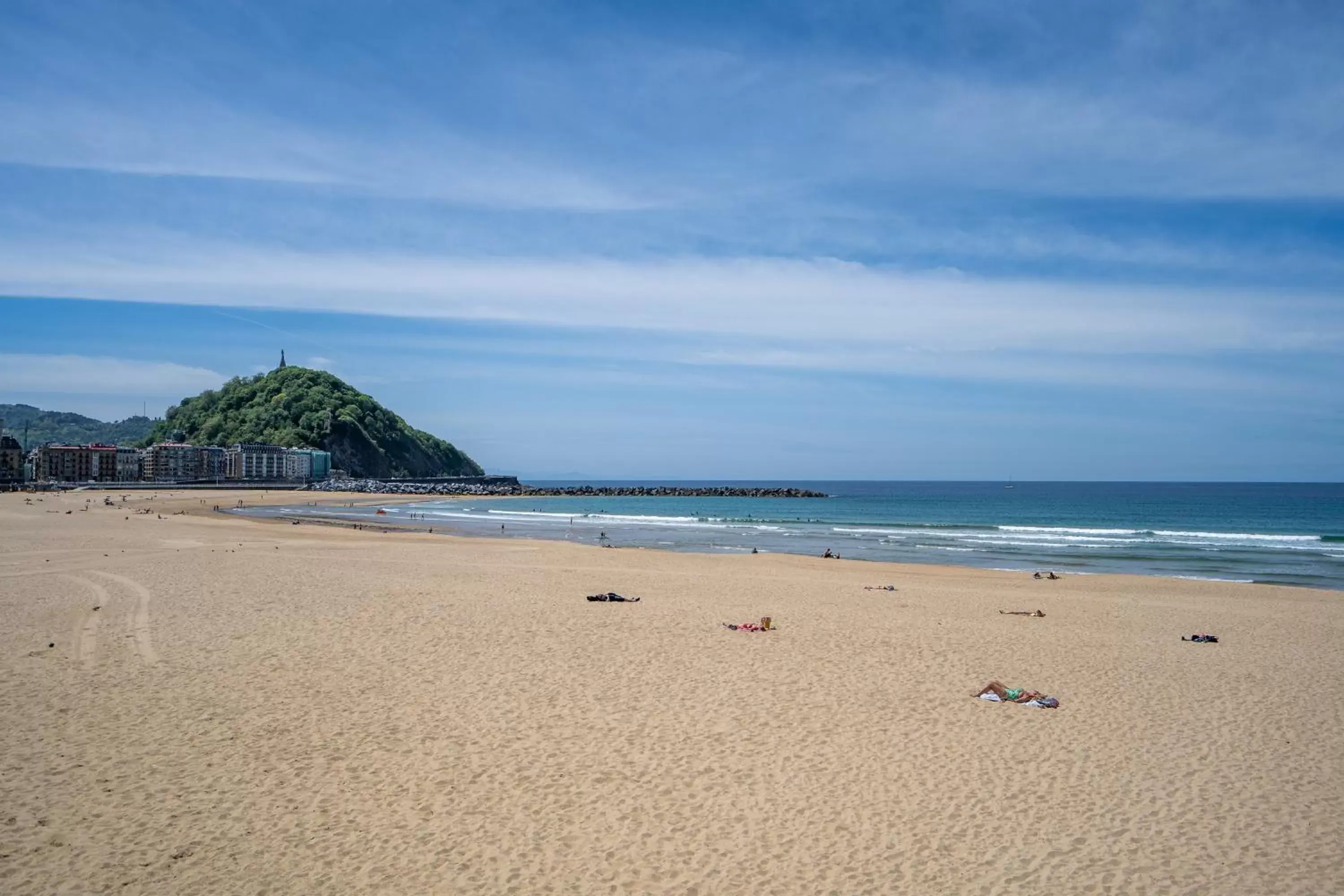 Beach in abba Apartments Playa de Gros San Sebastián