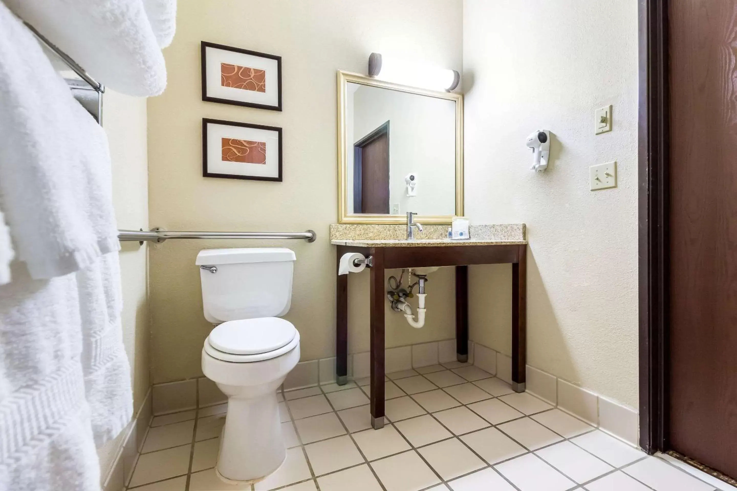 Bathroom in Comfort Suites - Sioux Falls