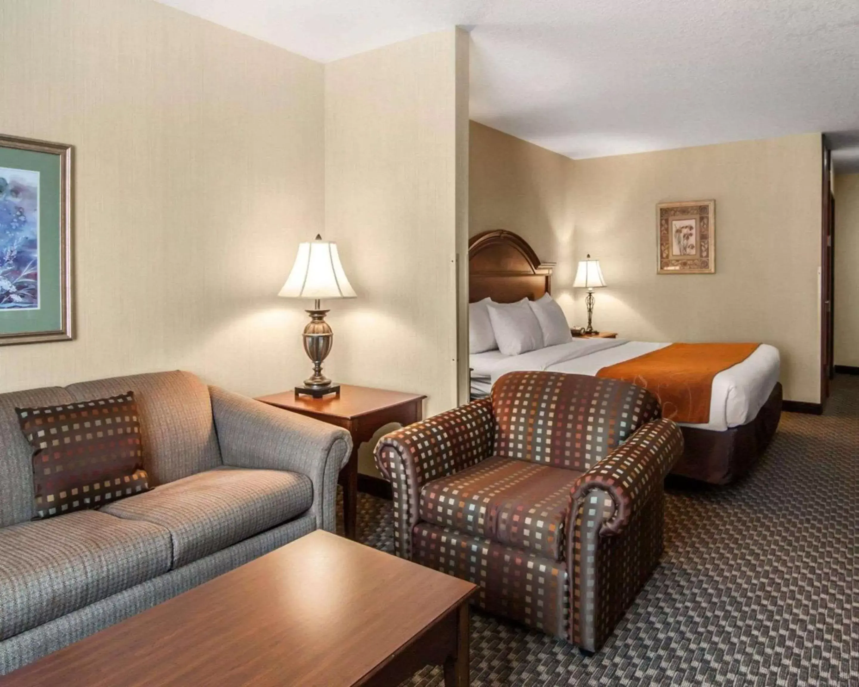 Photo of the whole room in Comfort Suites Corvallis