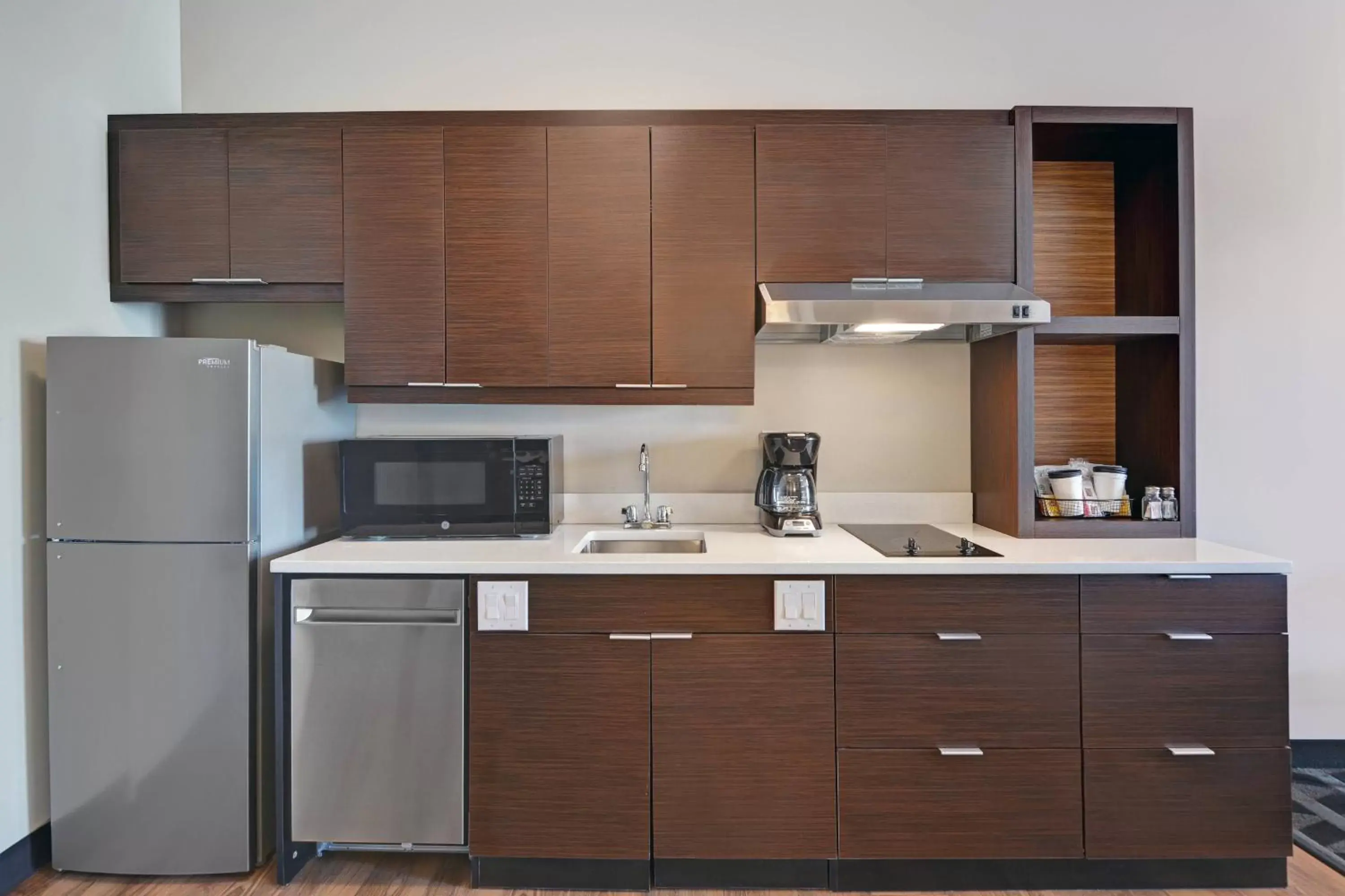 Kitchen or kitchenette, Kitchen/Kitchenette in TownePlace Suites by Marriott Indianapolis Downtown