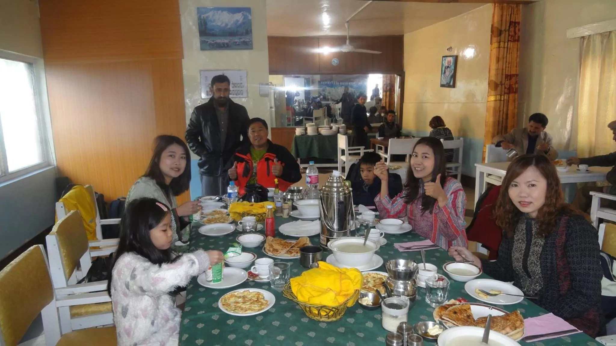 Restaurant/places to eat in Madina Hotel 2