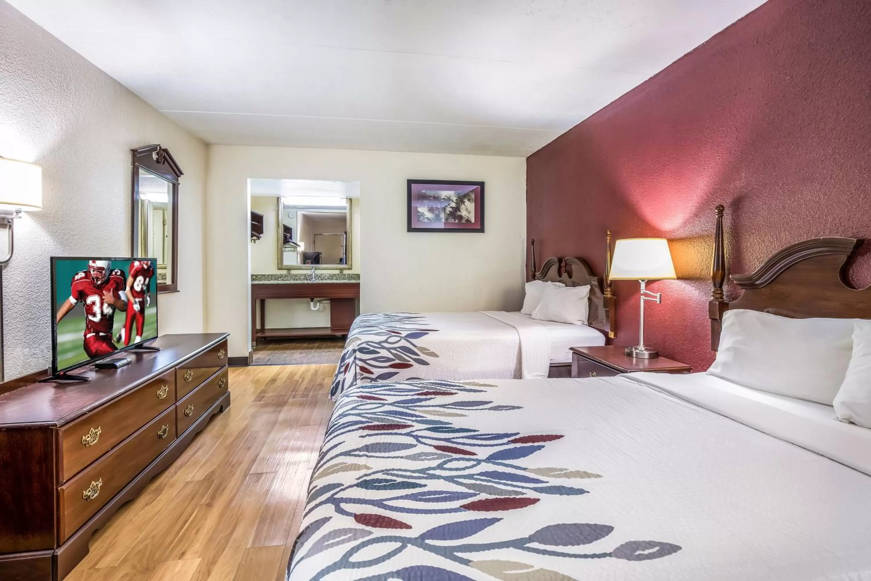 Photo of the whole room, Bed in Red Roof Inn Caryville