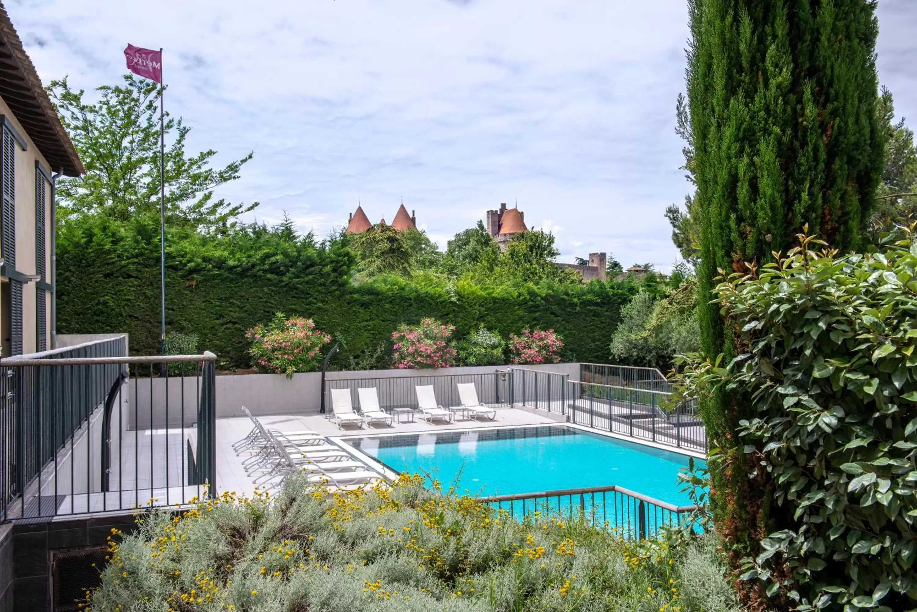 Garden, Pool View in Mercure Carcassonne La Cité - entièrement rénové