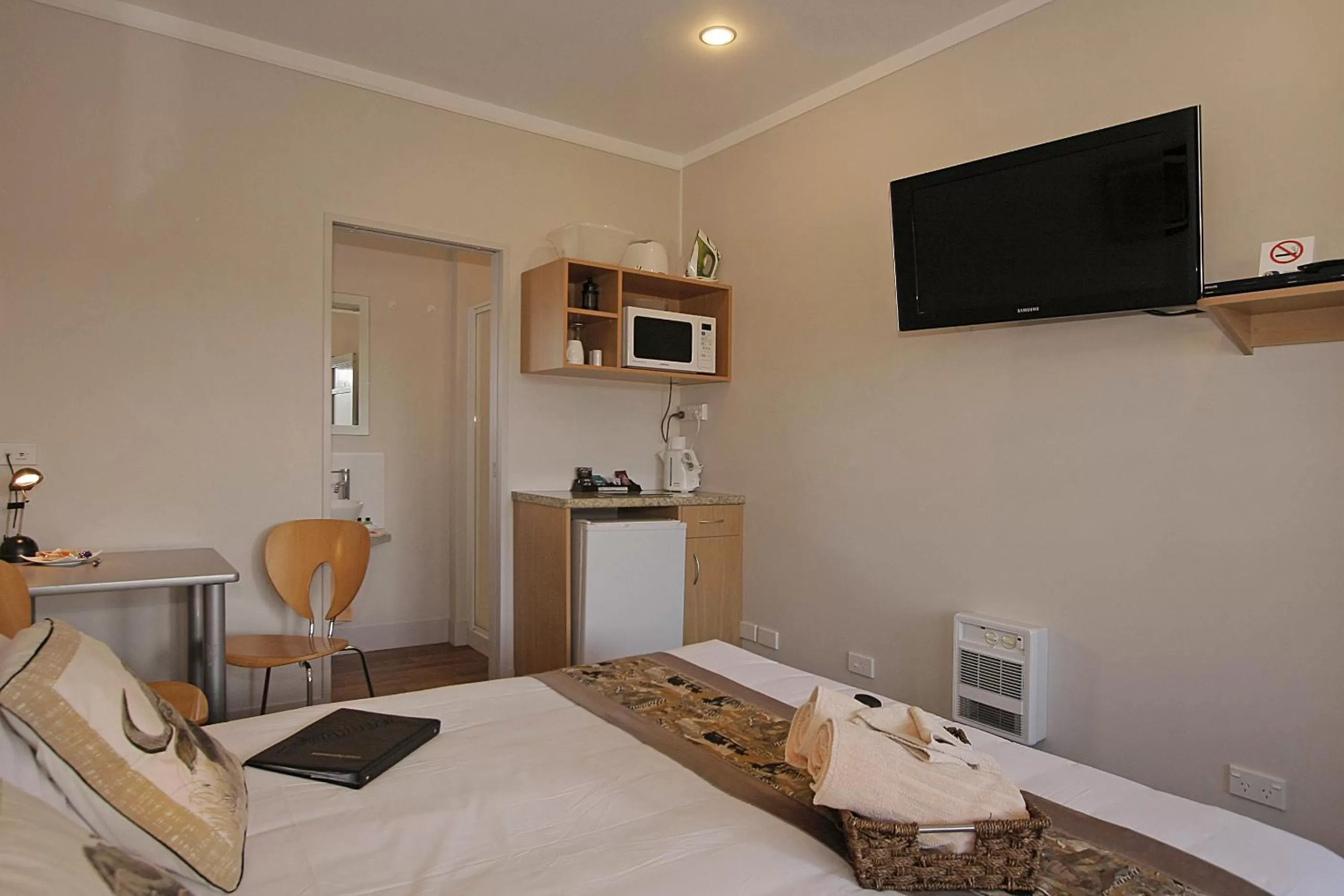 TV and multimedia, Bed in Big Five Motel