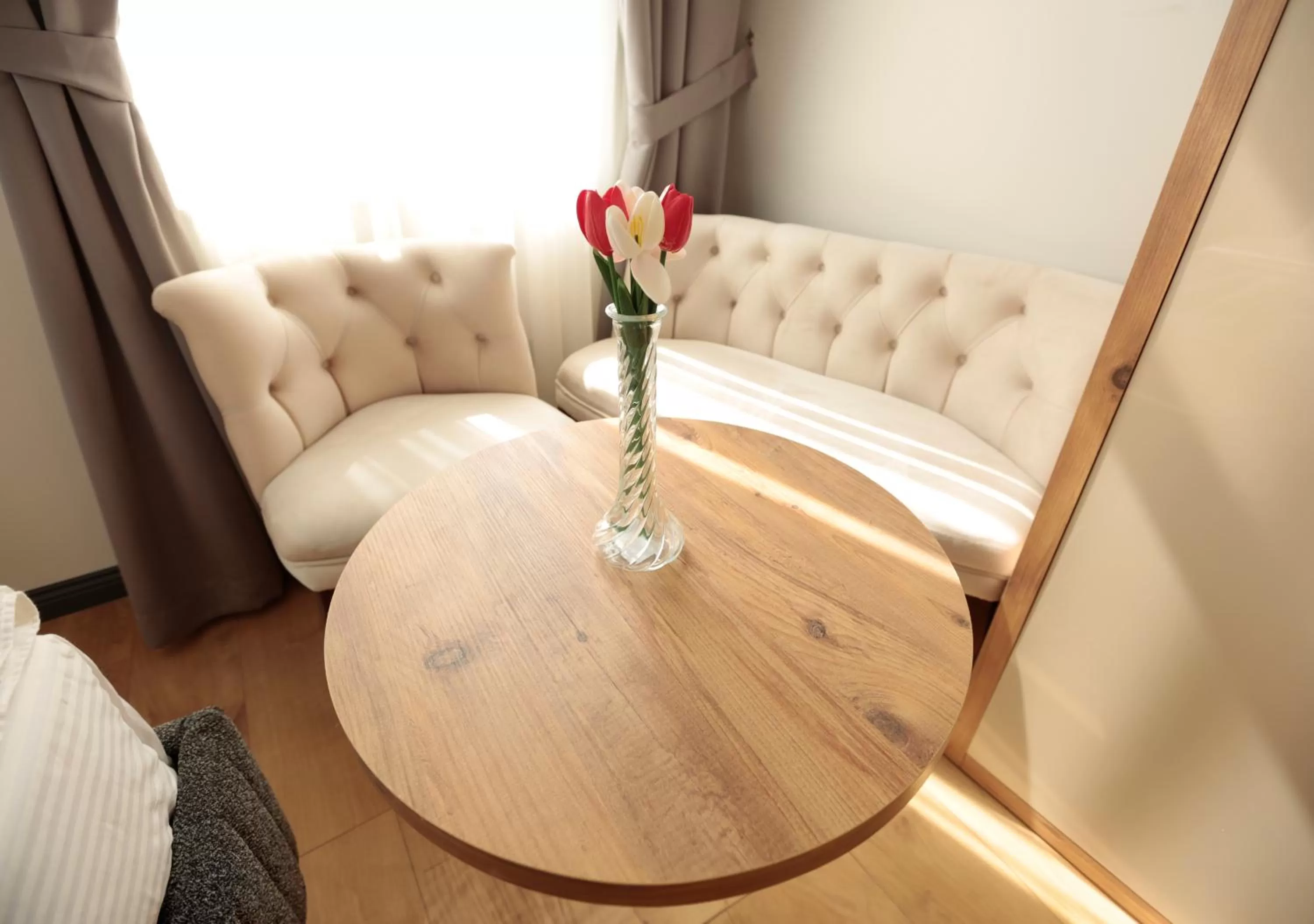 Seating area, Bed in Newalla Hotel Old City