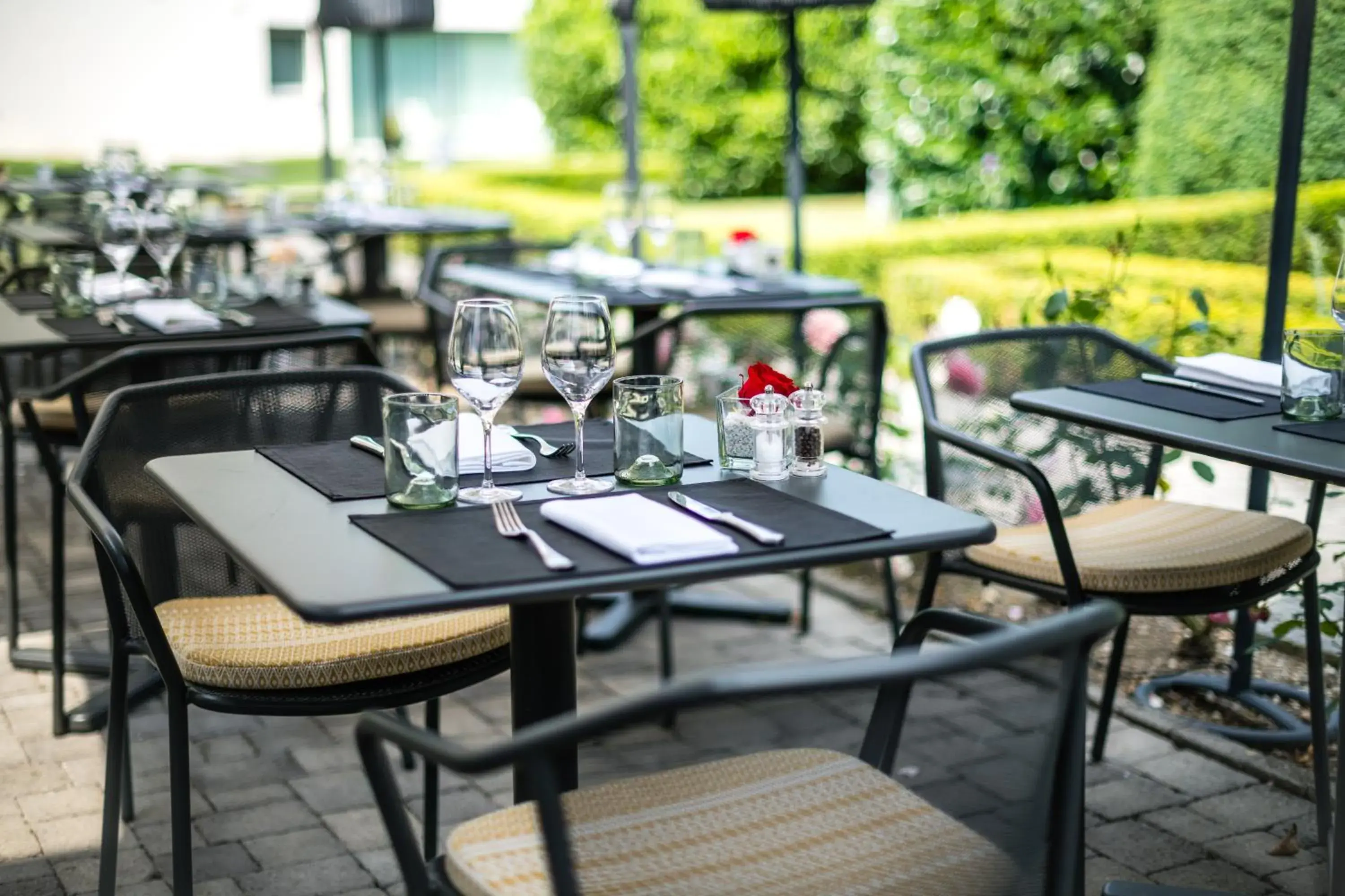 Patio, Restaurant/Places to Eat in Hostellerie Le Petit Manoir