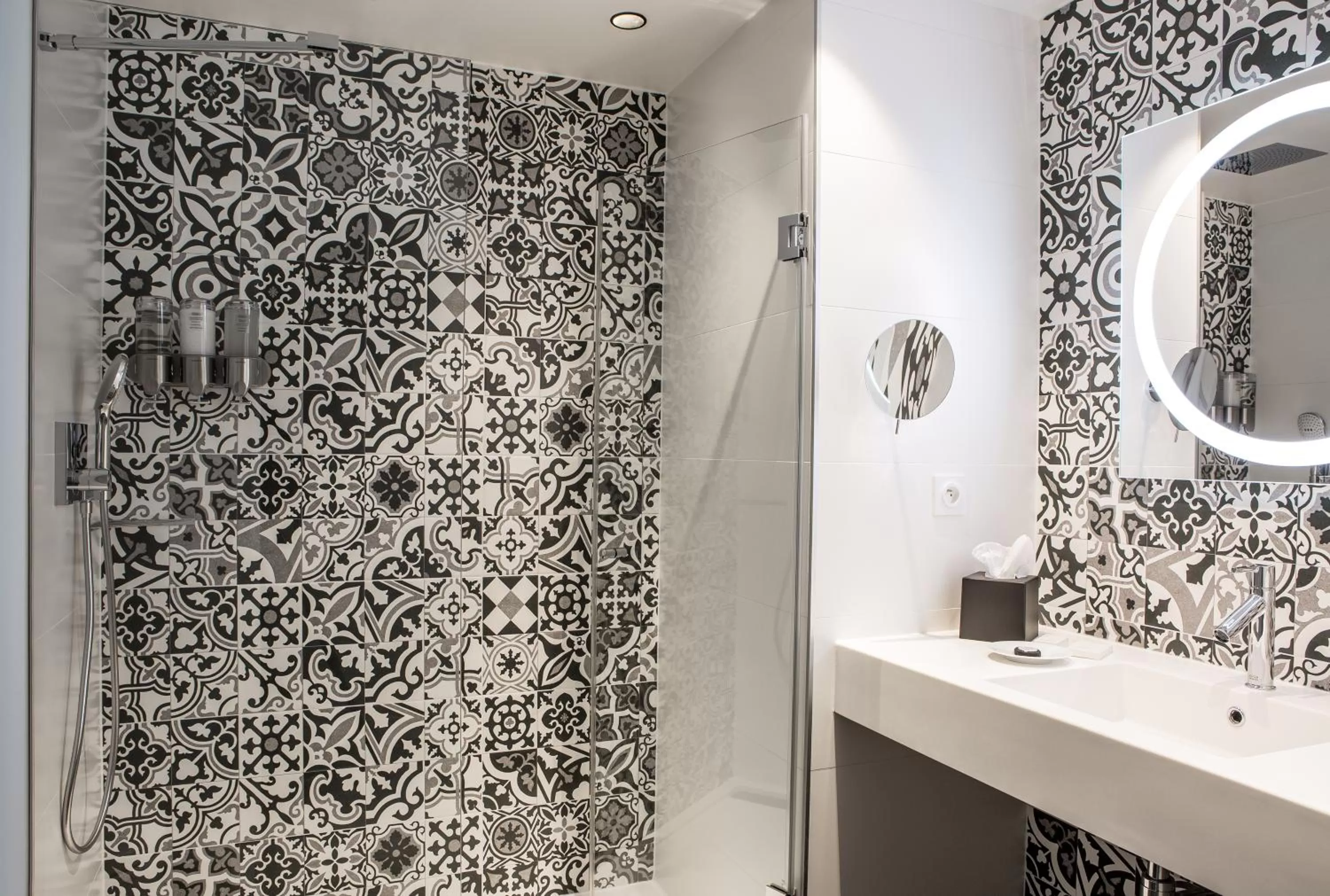 Bathroom in L'Imprimerie Hôtel