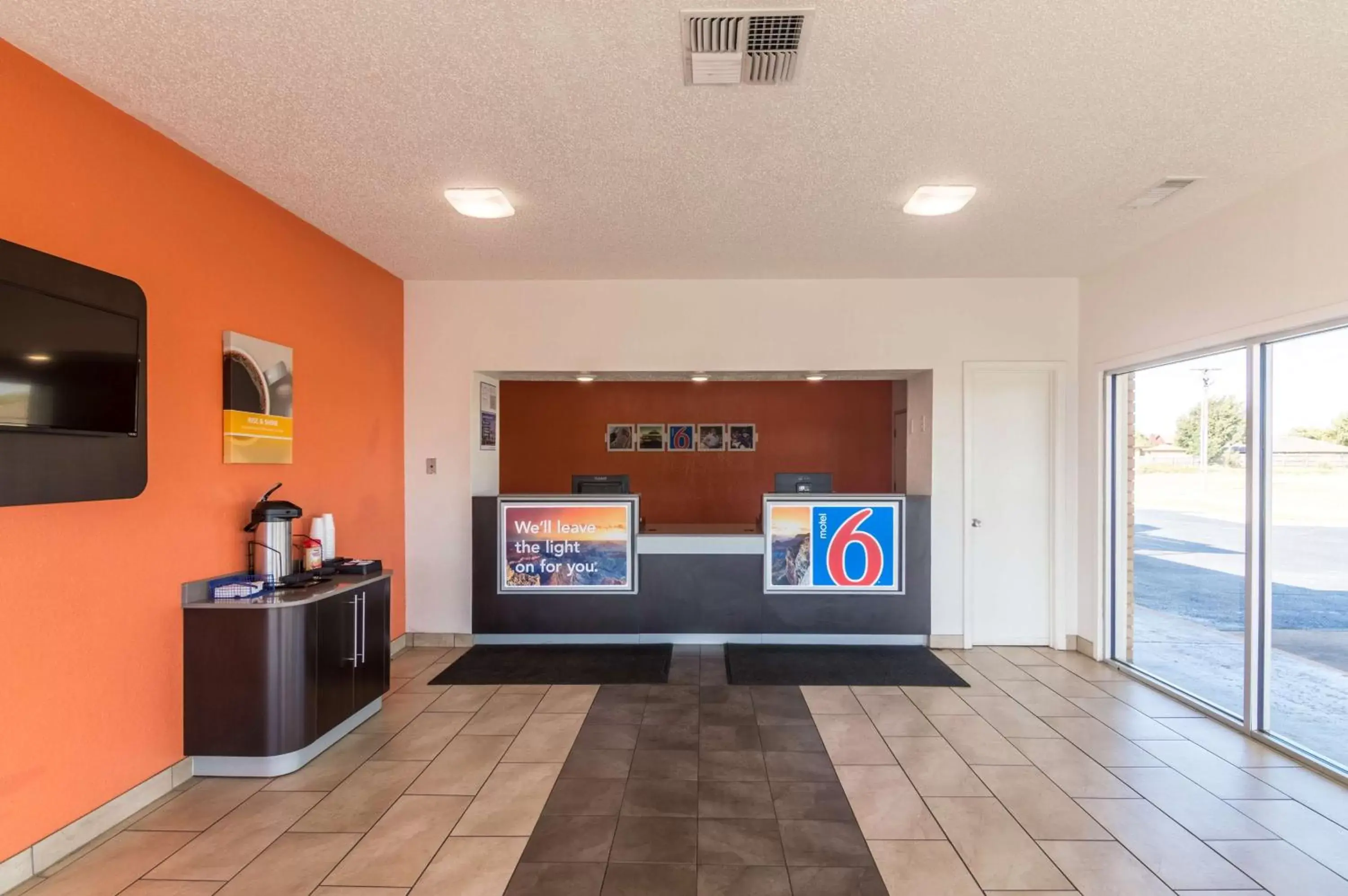 TV and multimedia, TV/Entertainment Center in Motel 6-Clinton, OK