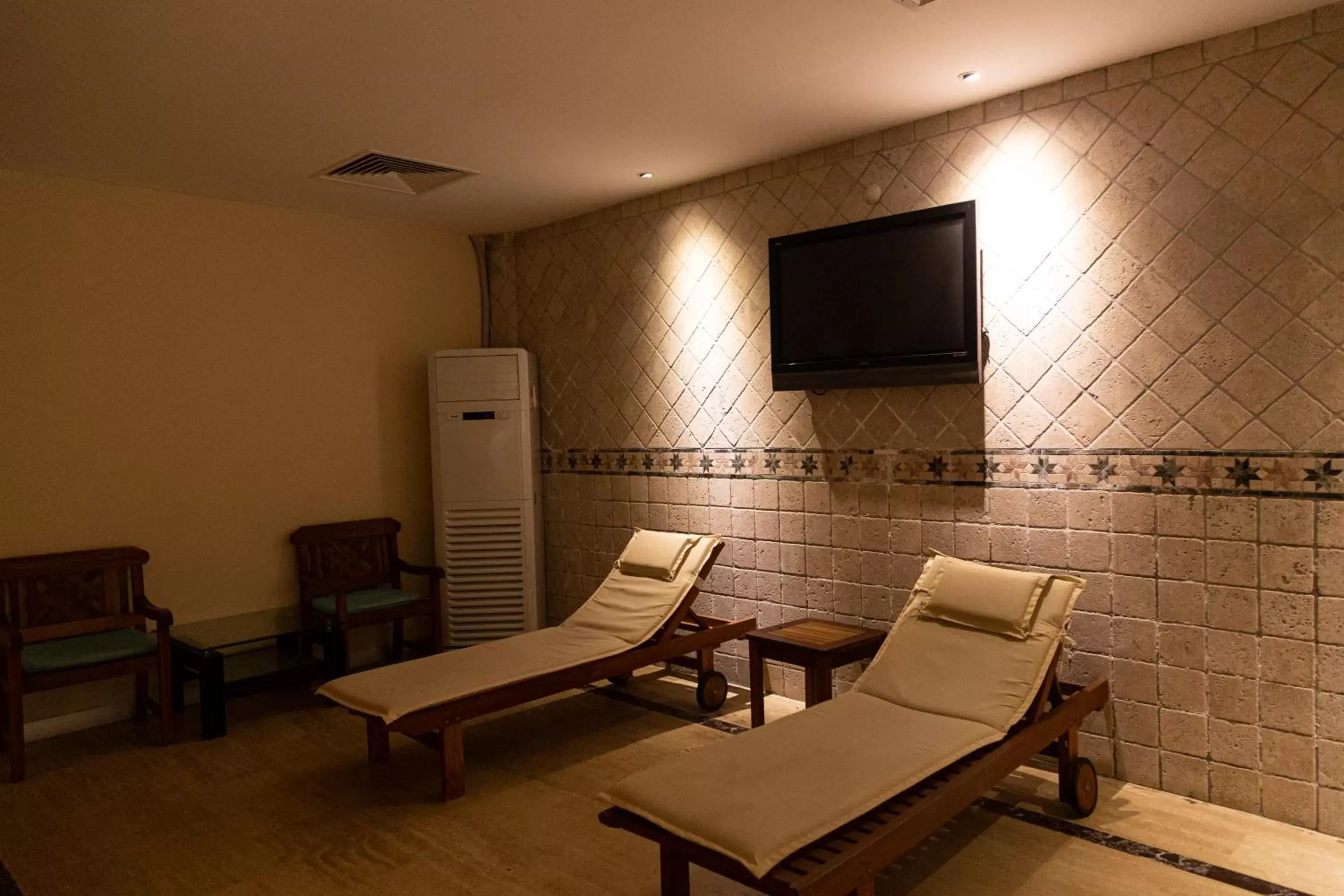 Sauna, TV/Entertainment Center in The Bostancı Otel