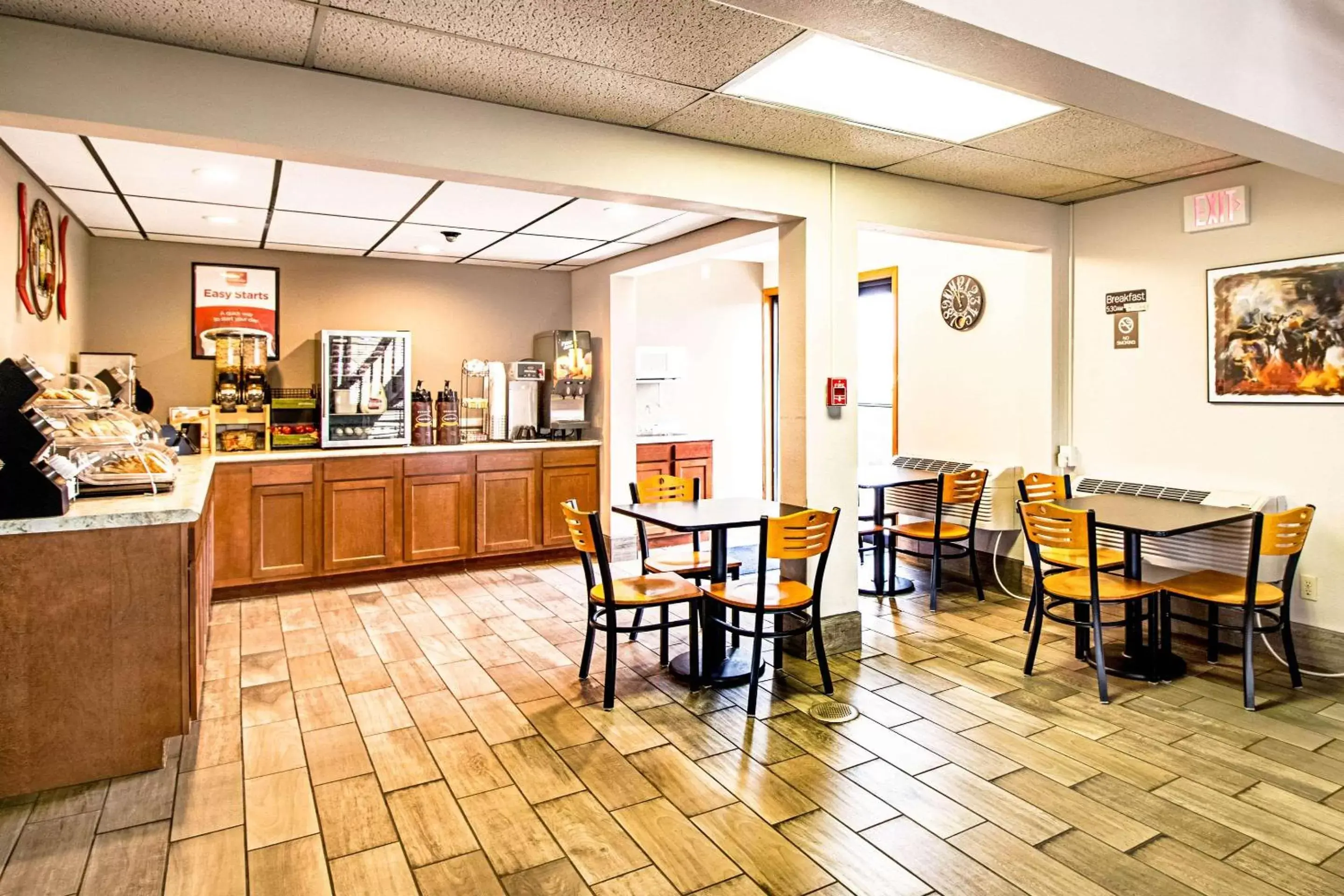 Restaurant/Places to Eat in Econo Lodge Watertown