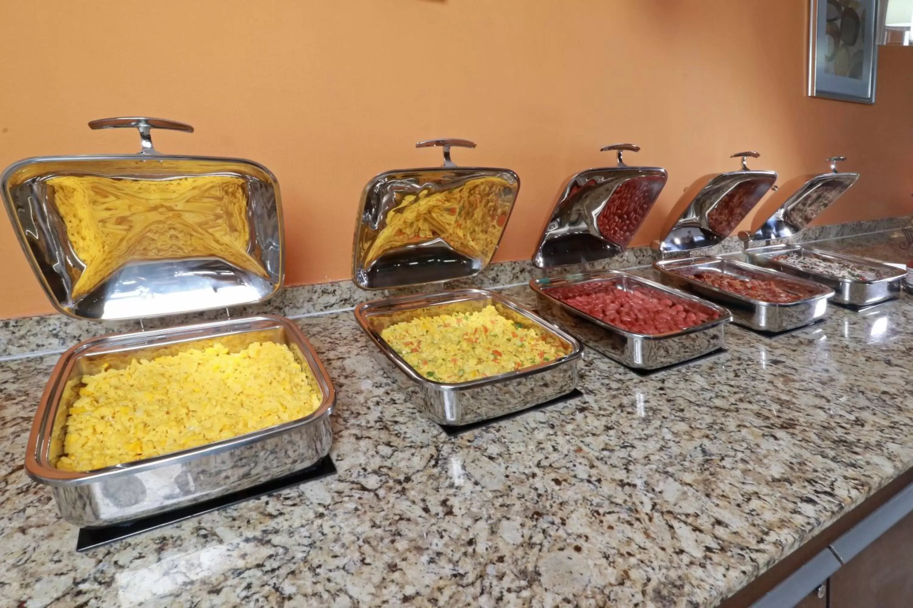 Restaurant/places to eat in Staybridge Suites Guadalajara Expo by IHG Restaurant/places to eat in Staybridge Suites Guadalajara Expo by IHG