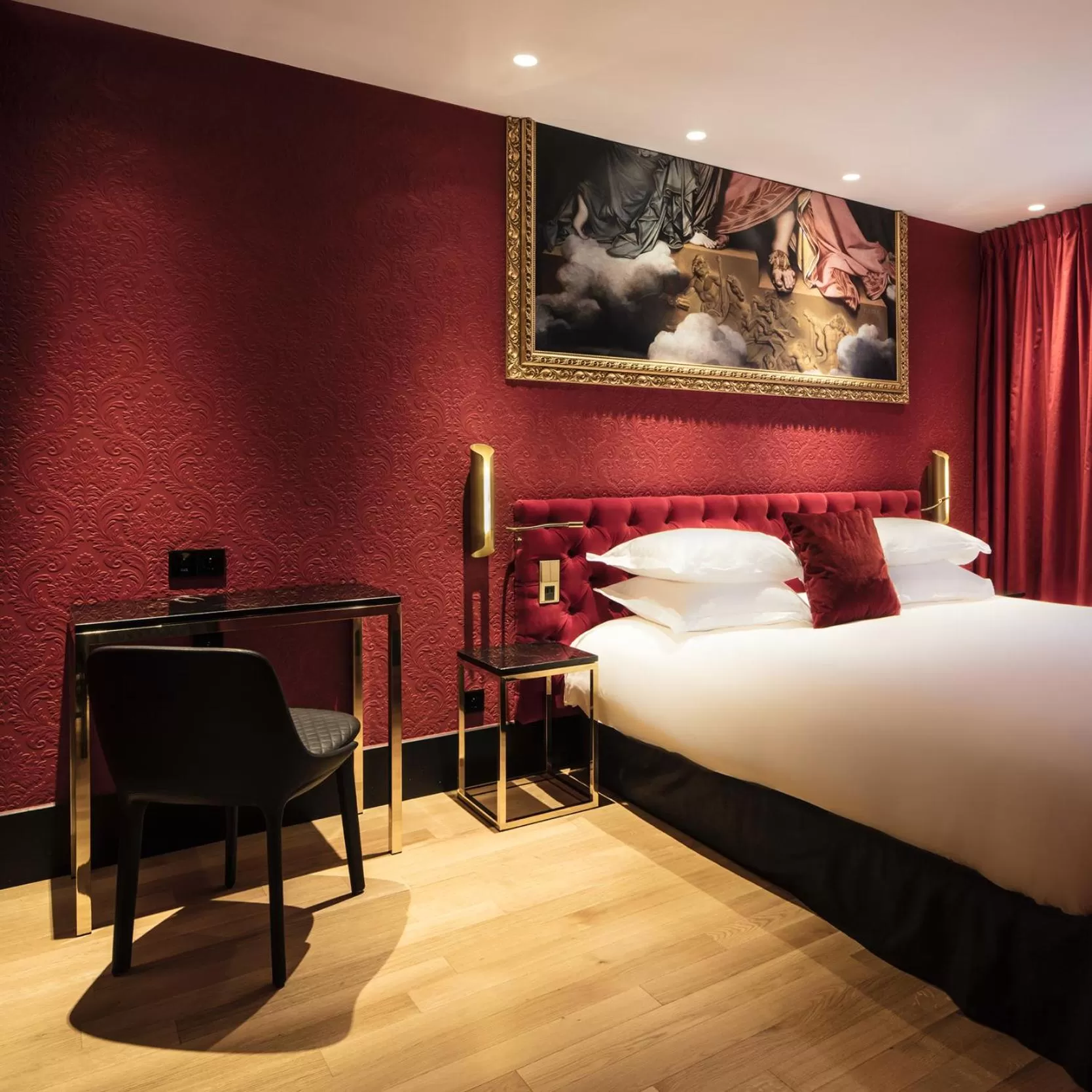 Bed in Hotel Eiffel Petit Louvre