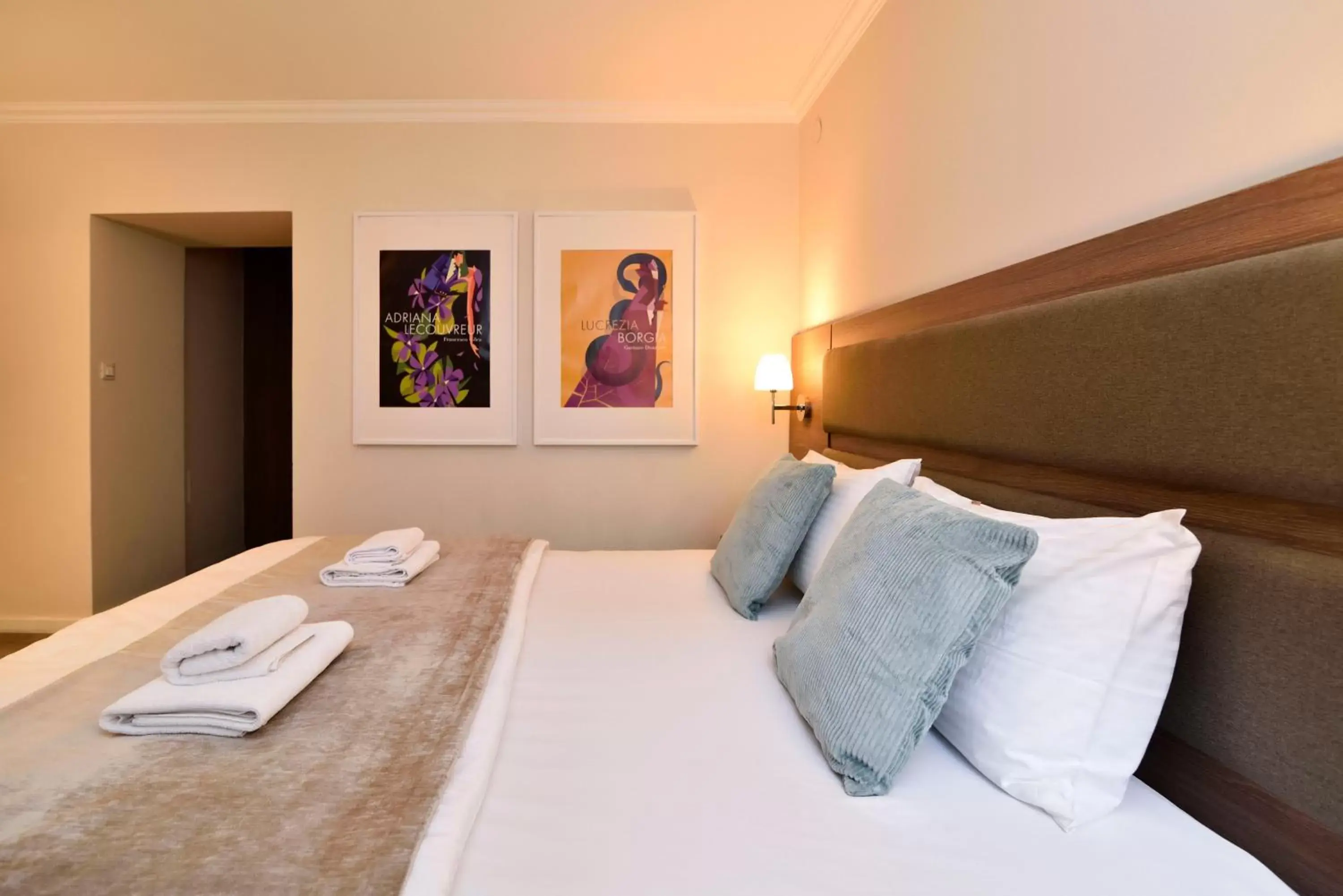 Bed in Hotel Opera Garni Bed in Hotel Opera Garni