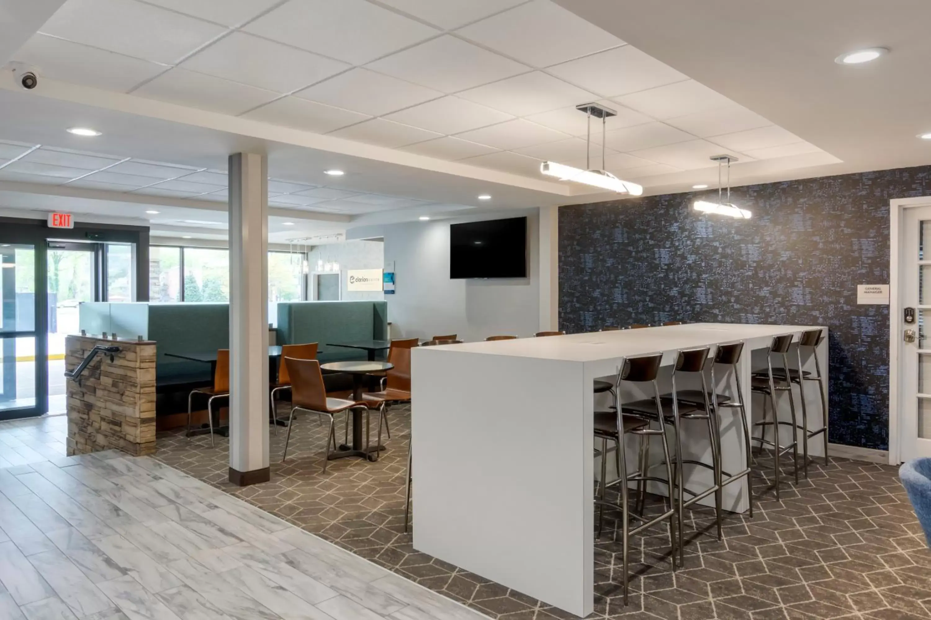 Lobby or reception in Clarion Pointe Charlottesville