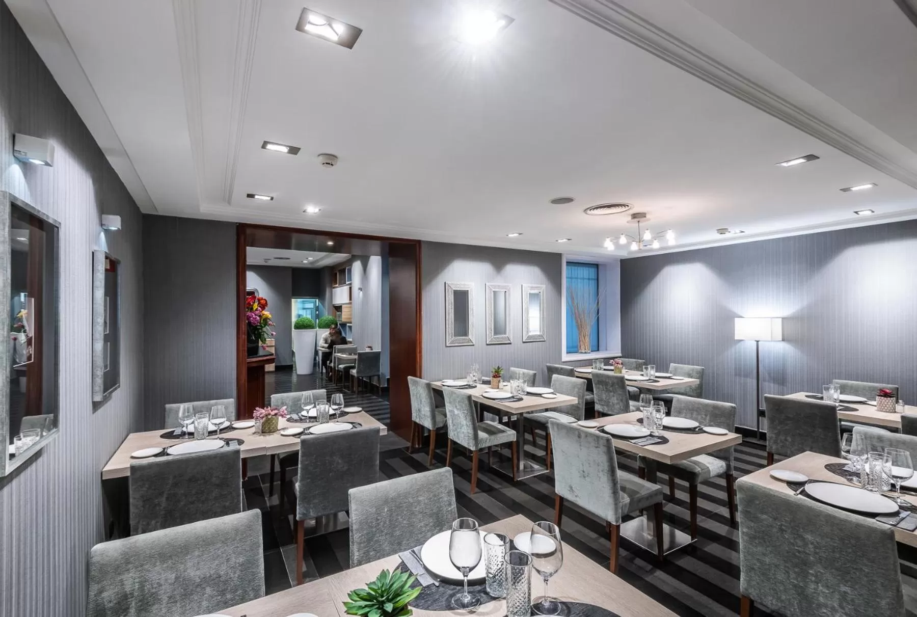 Restaurant/places to eat in Intelier Palacio San Martin