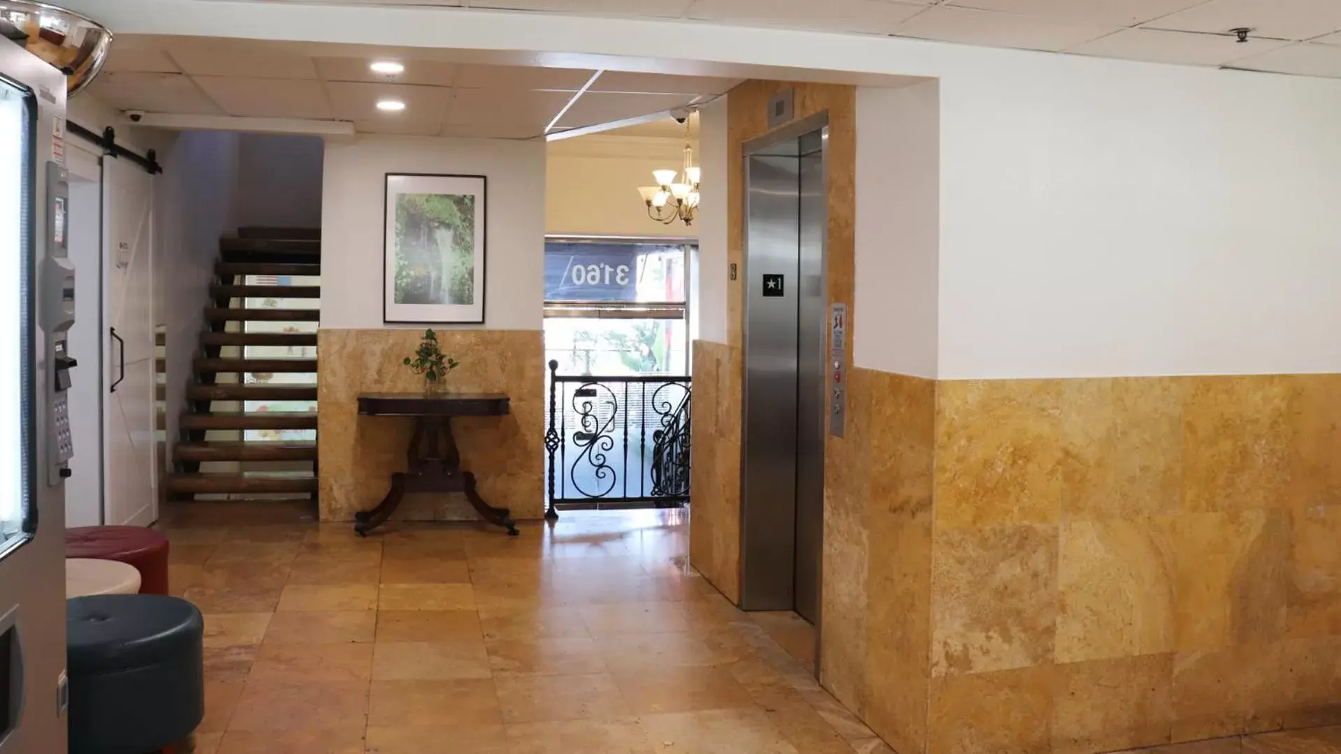 Lobby or reception in Hometel Suites Hotel