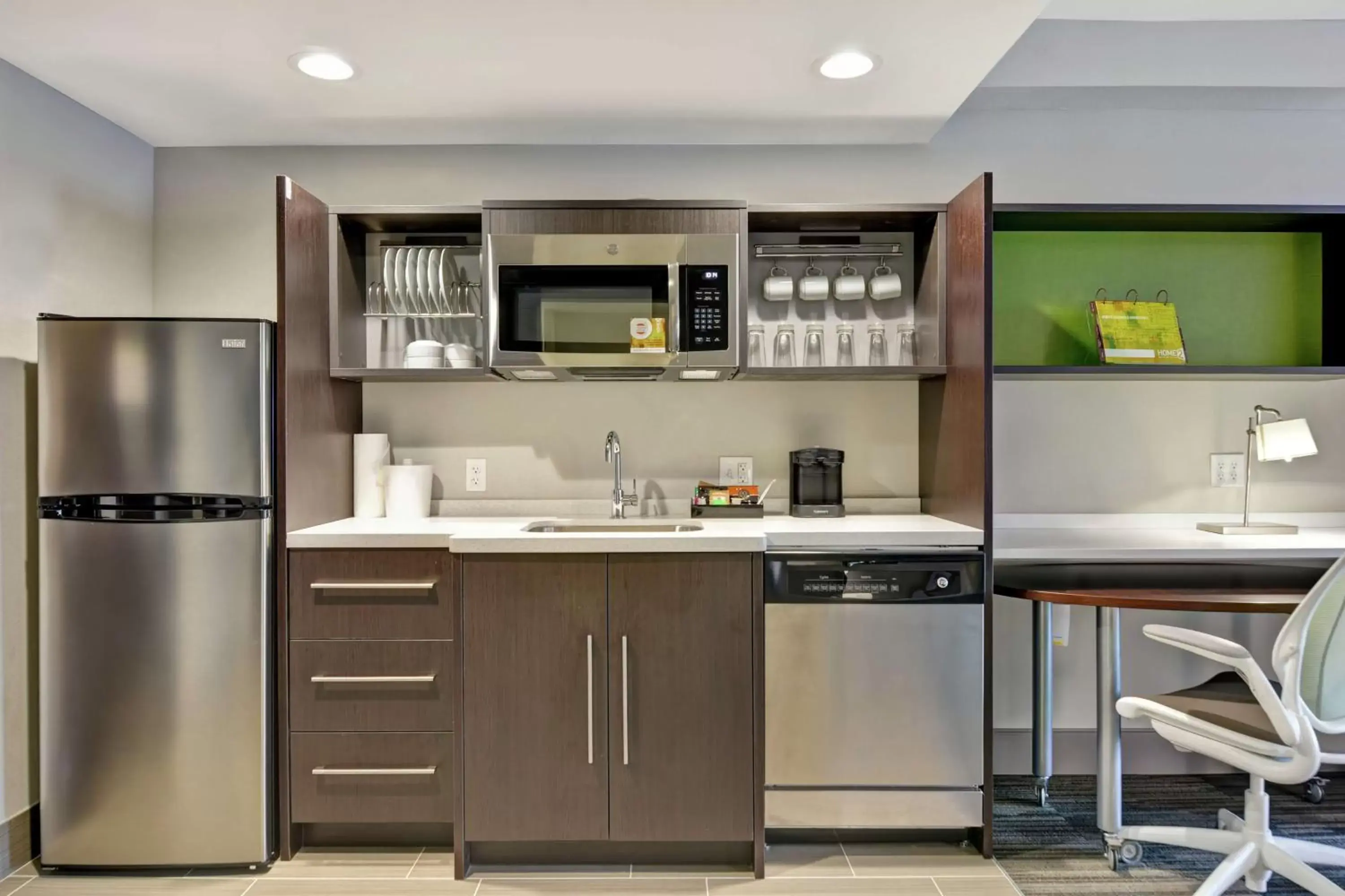 Bedroom, Kitchen/Kitchenette in Home2 Suites By Hilton Springdale