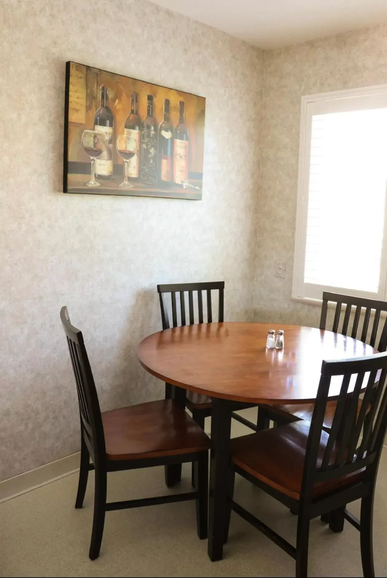 Dining Area in Country Inn Motel