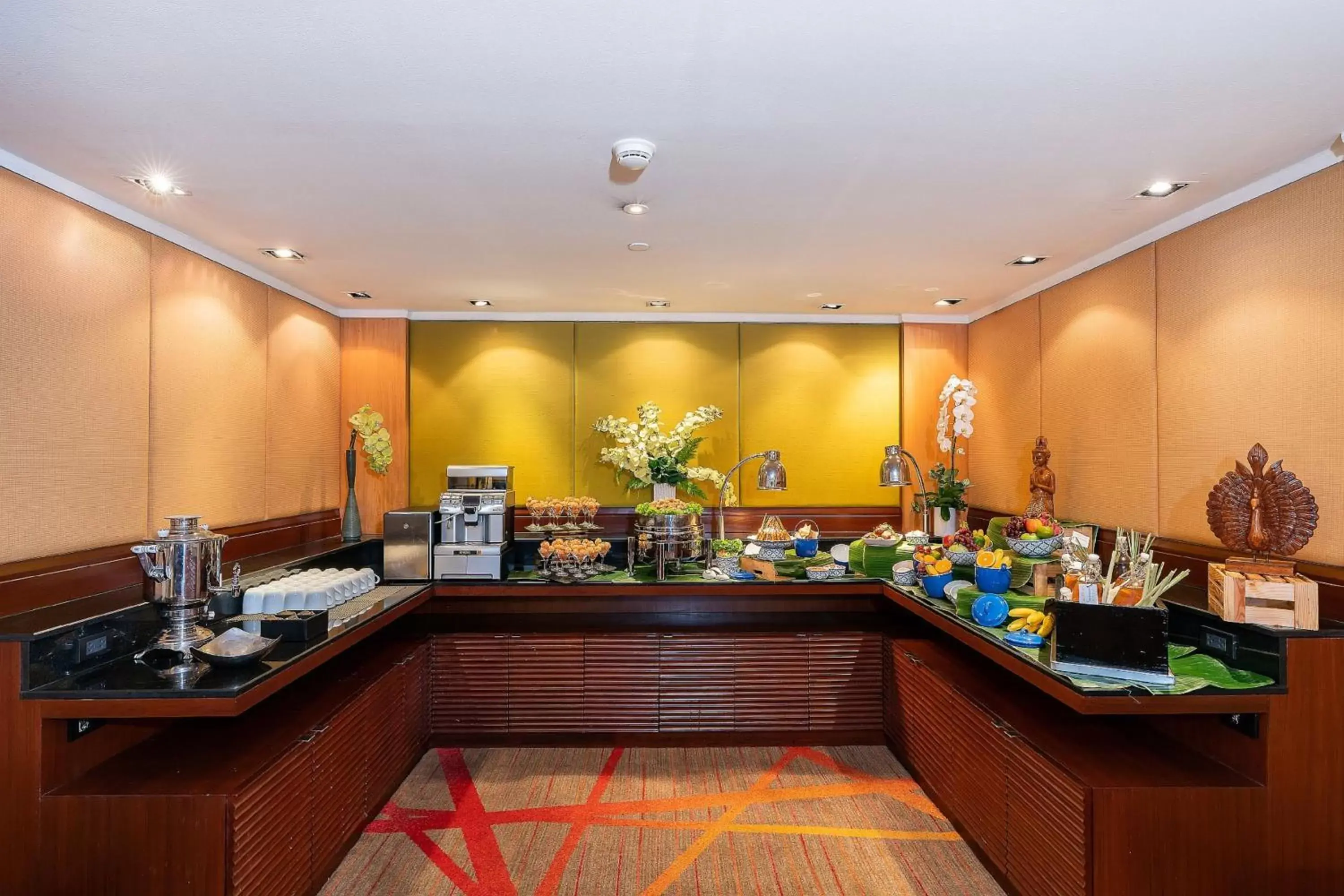 Meeting/conference room, Restaurant/Places to Eat in Holiday Inn Bangkok Silom, an IHG Hotel