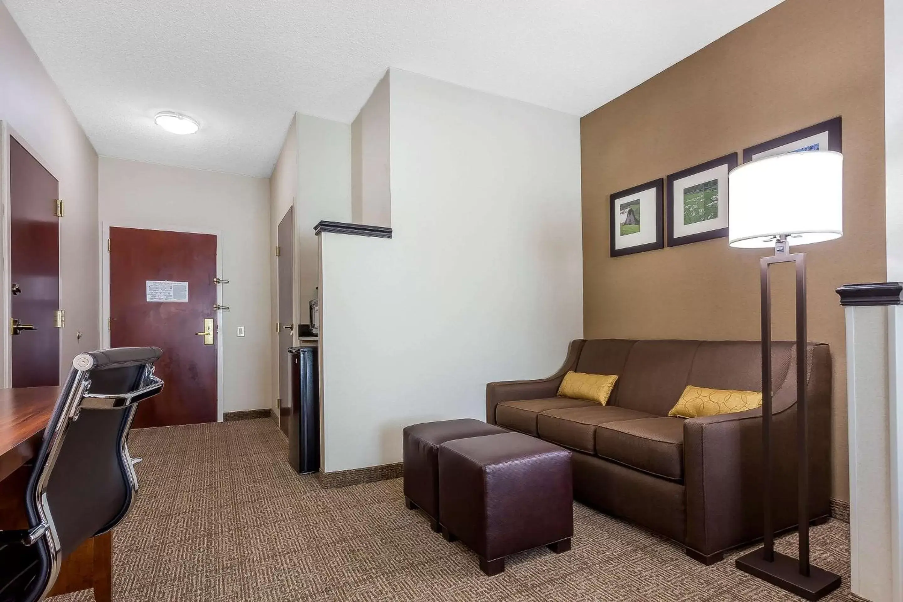 Photo of the whole room, Seating Area in Comfort Suites Salisbury I-85