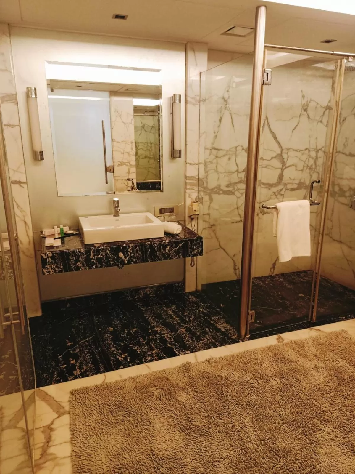 Bed in Mirage Hotel, Mumbai International Airport