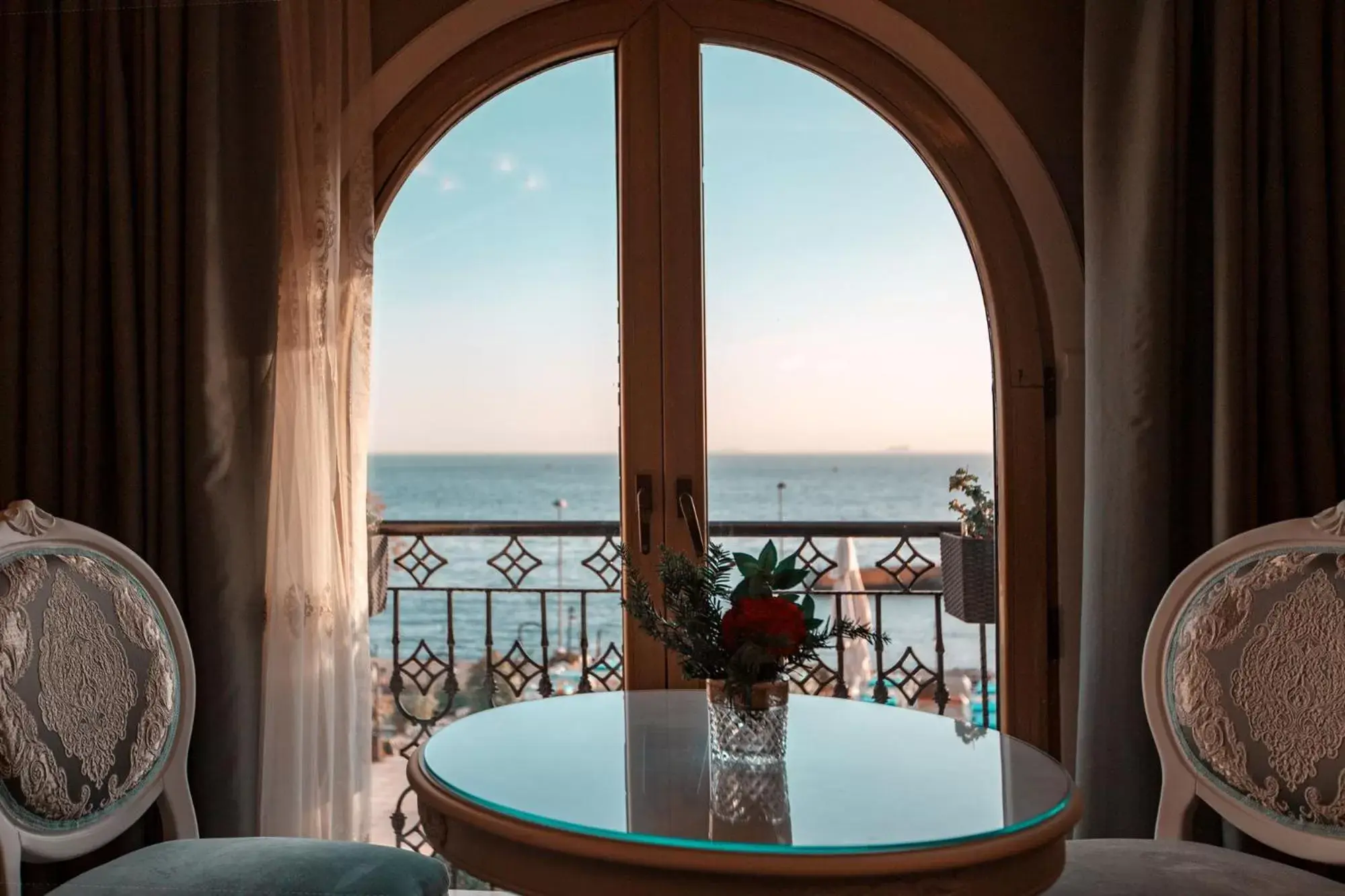 Balcony/Terrace, Sea View in Seven Hills Palace & Spa
