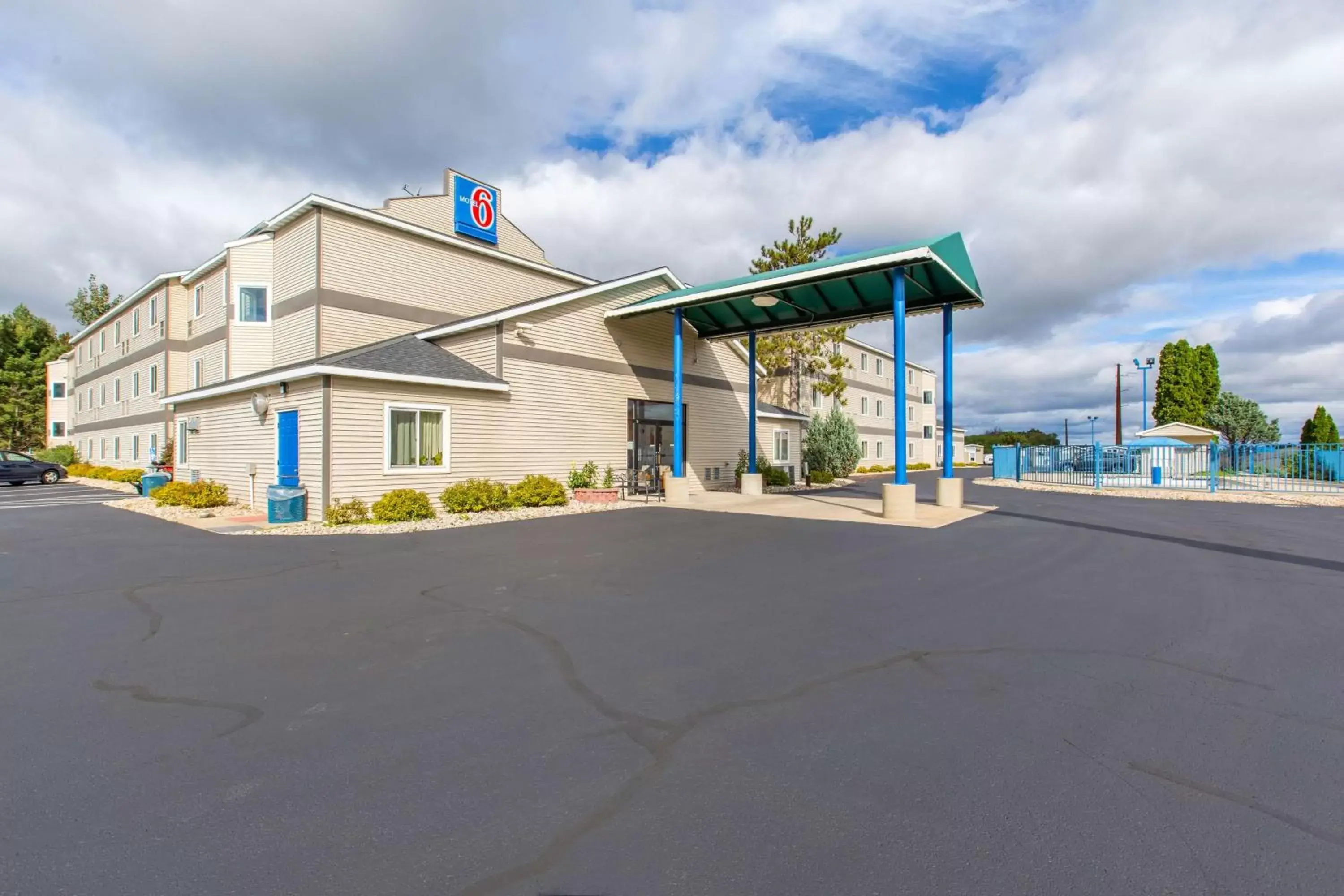 Property Building in Motel 6-Baraboo, WI - Lake Delton