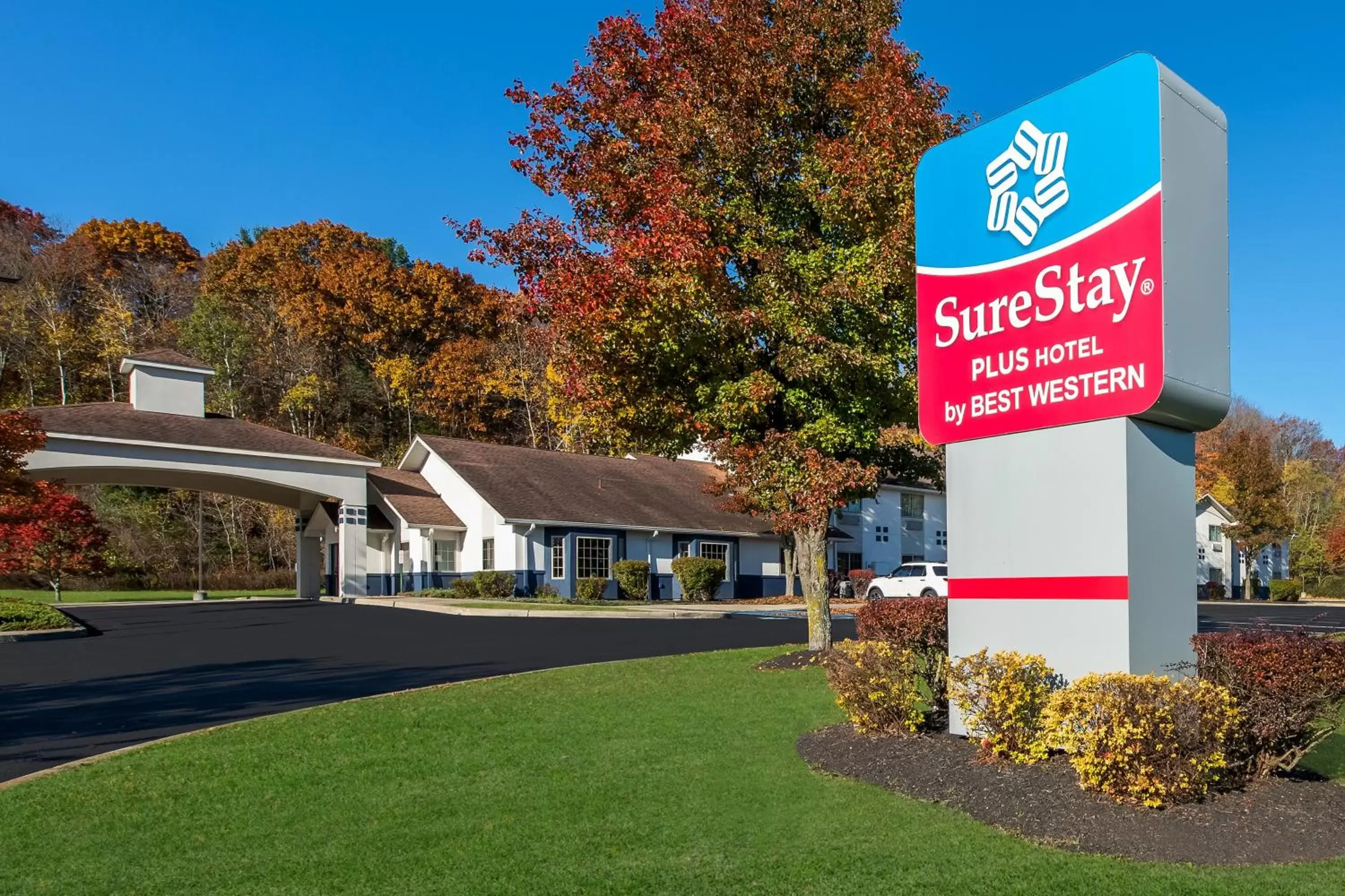 Property building in SureStay Plus Hotel by Best Western Highland Poughkeepsie Property building in SureStay Plus Hotel by Best Western Highland Poughkeepsie